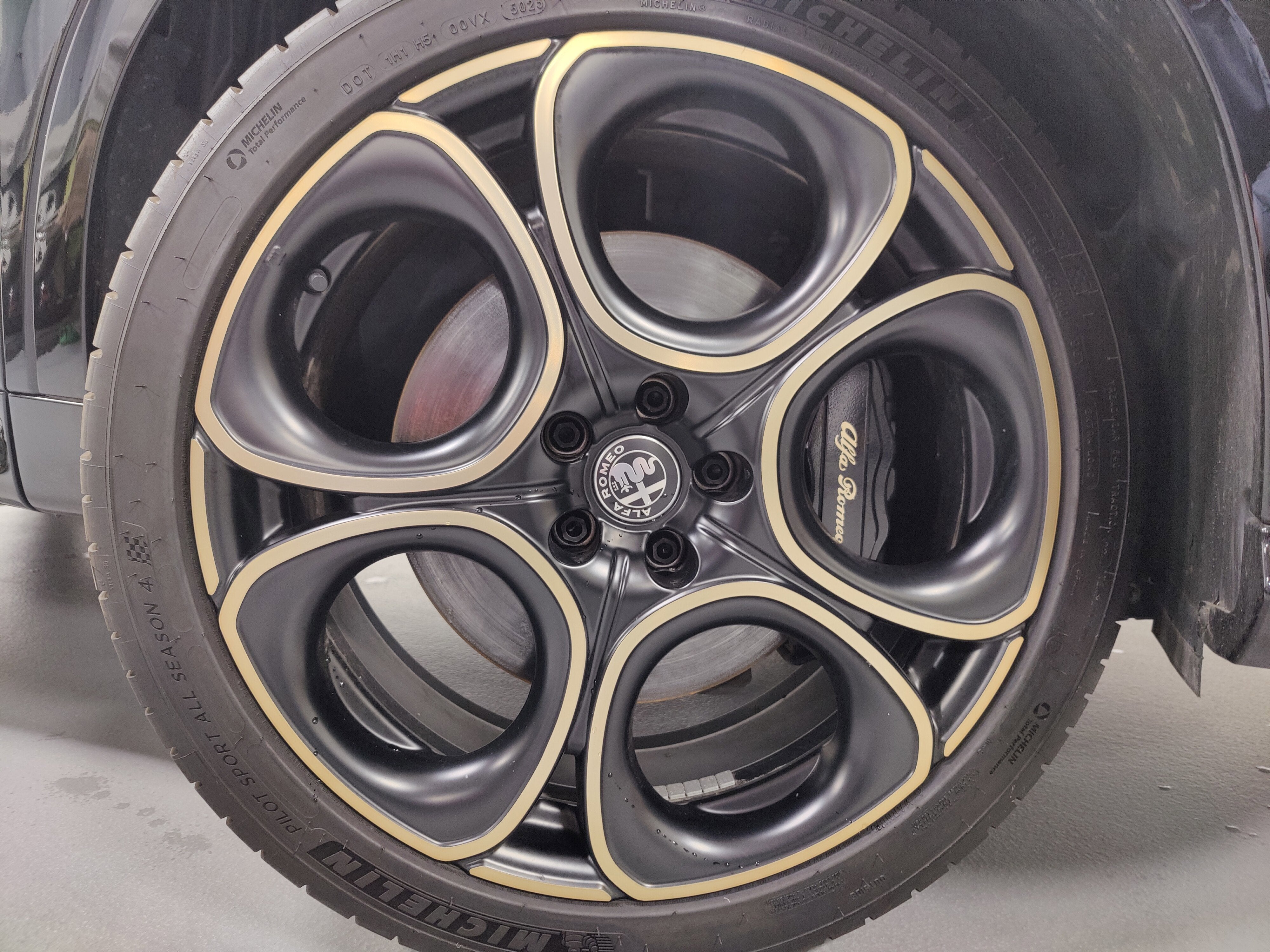 2025 Alfa Romeo Tonale Intensa AWD w/Sunroof