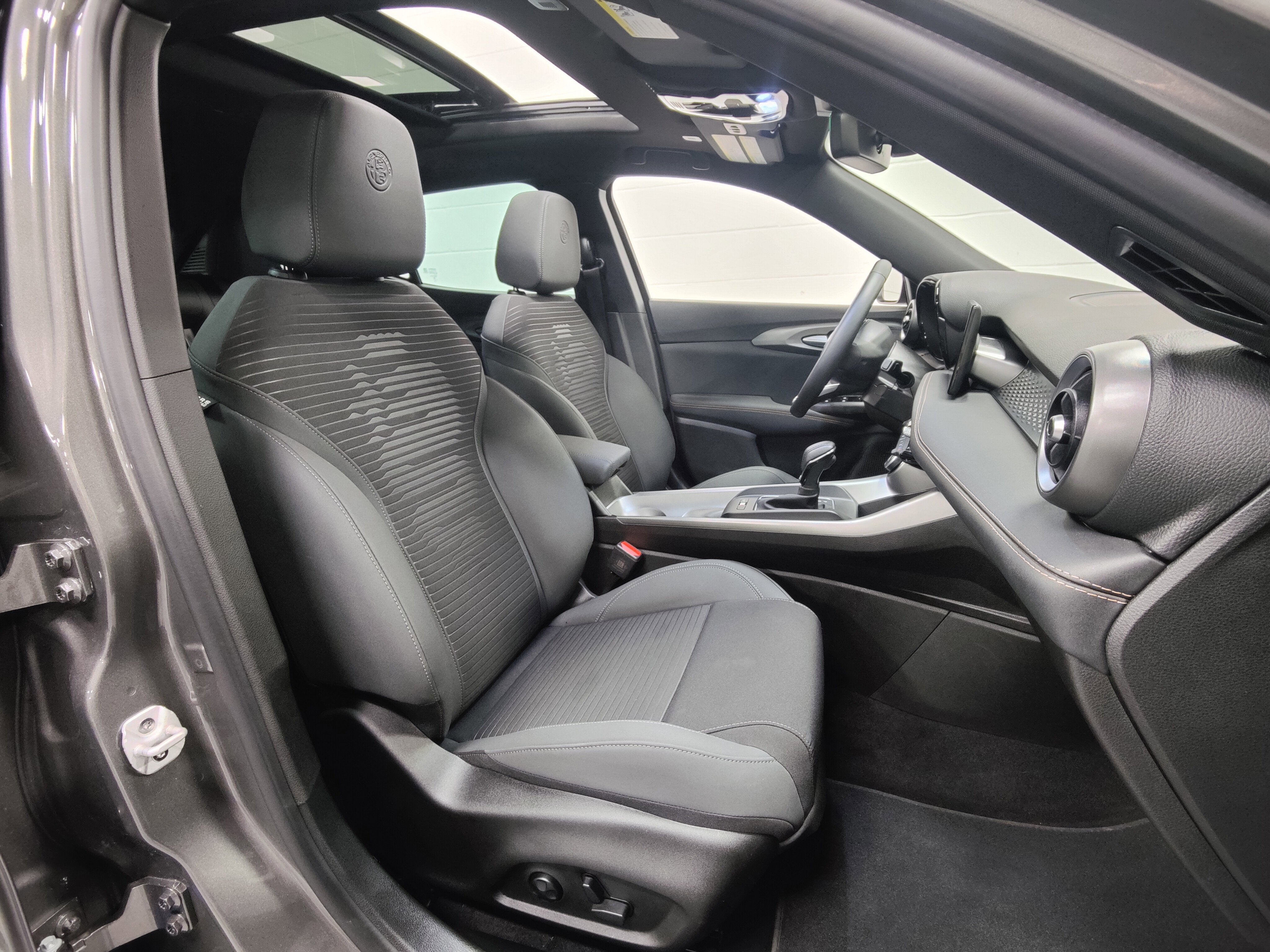 2025 Alfa Romeo Tonale 2.0T AWD w/Sunroof