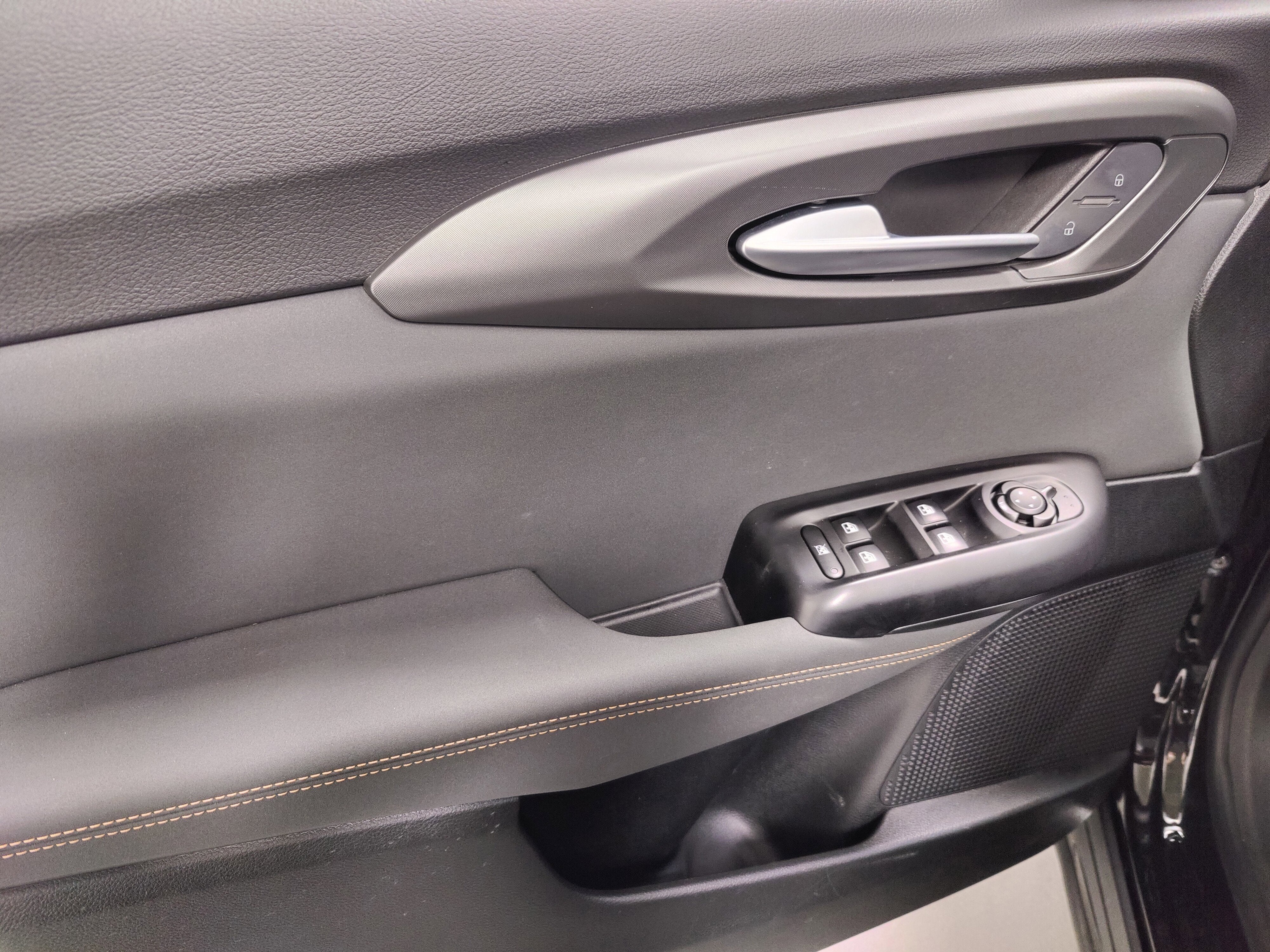 2025 Alfa Romeo Tonale 2.0T Premium AWD w/Sunroof/Activ Asst