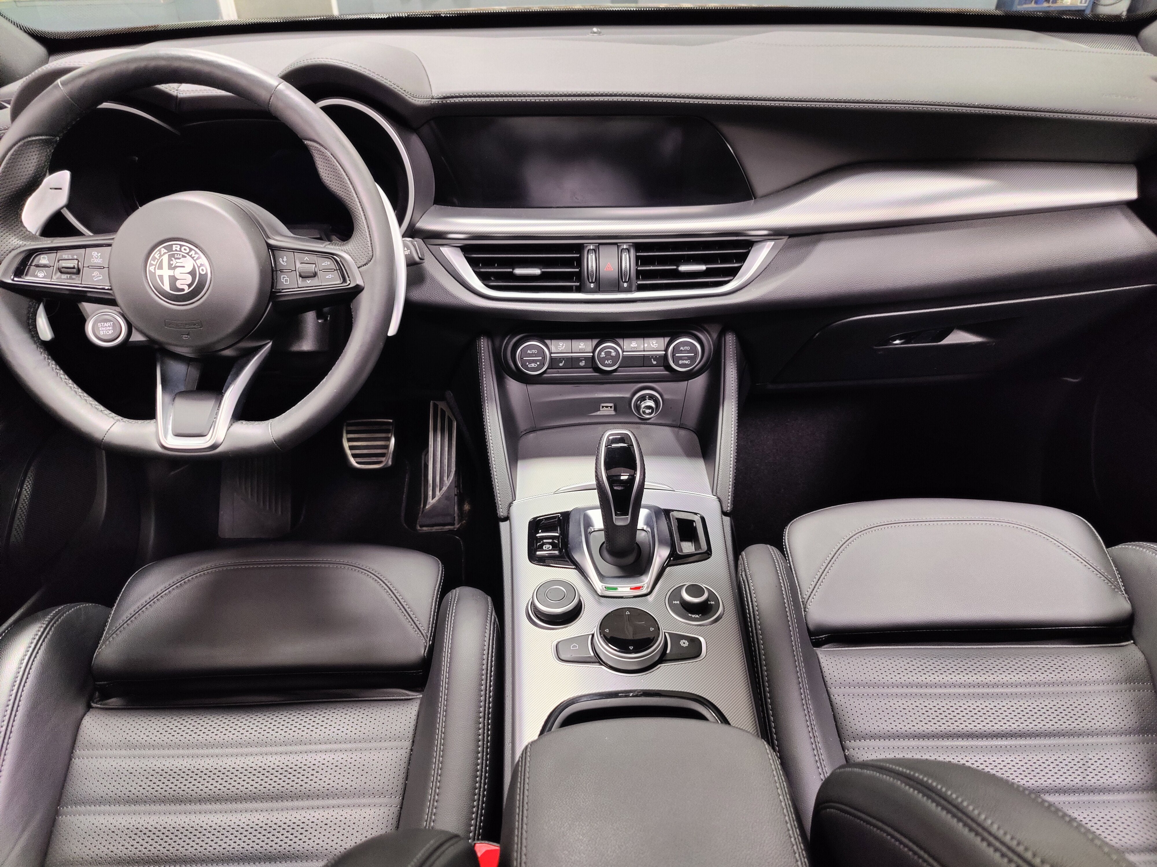 2025 Alfa Romeo Stelvio Veloce Premium AWD w/Sunroof