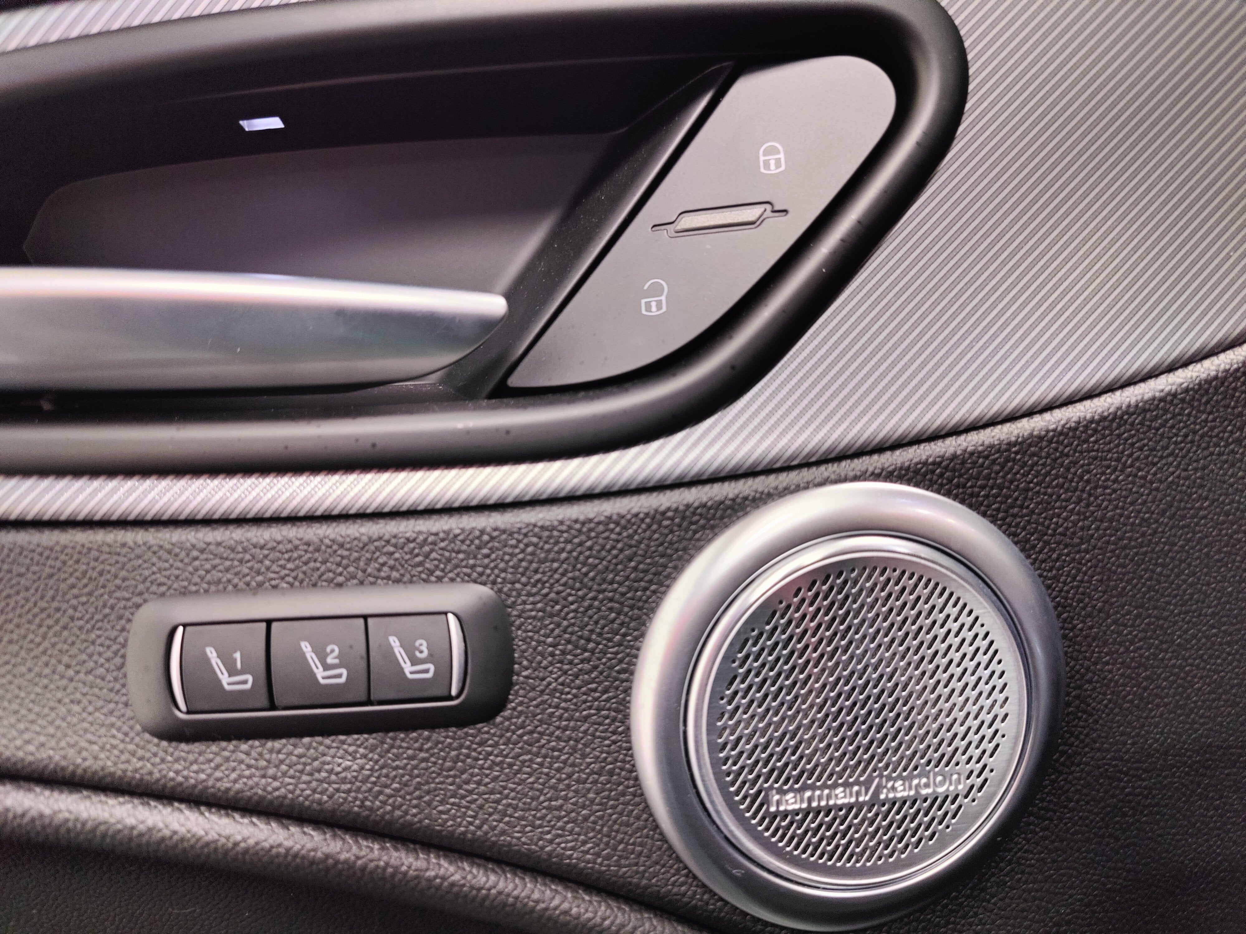 2025 Alfa Romeo Stelvio Intensa AWD w/Sunroof/Nav