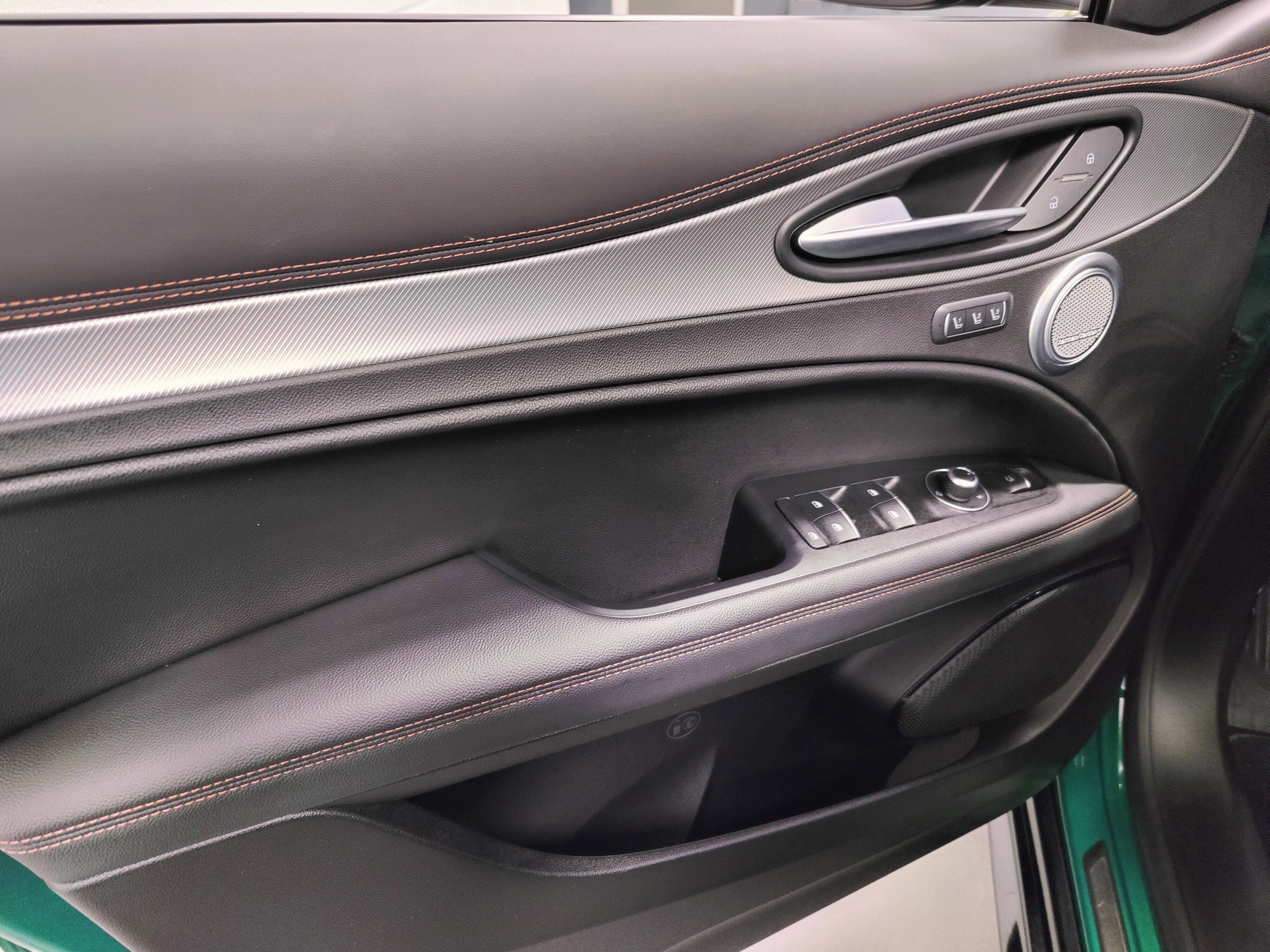 2025 Alfa Romeo Stelvio Intensa AWD w/Sunroof/Nav