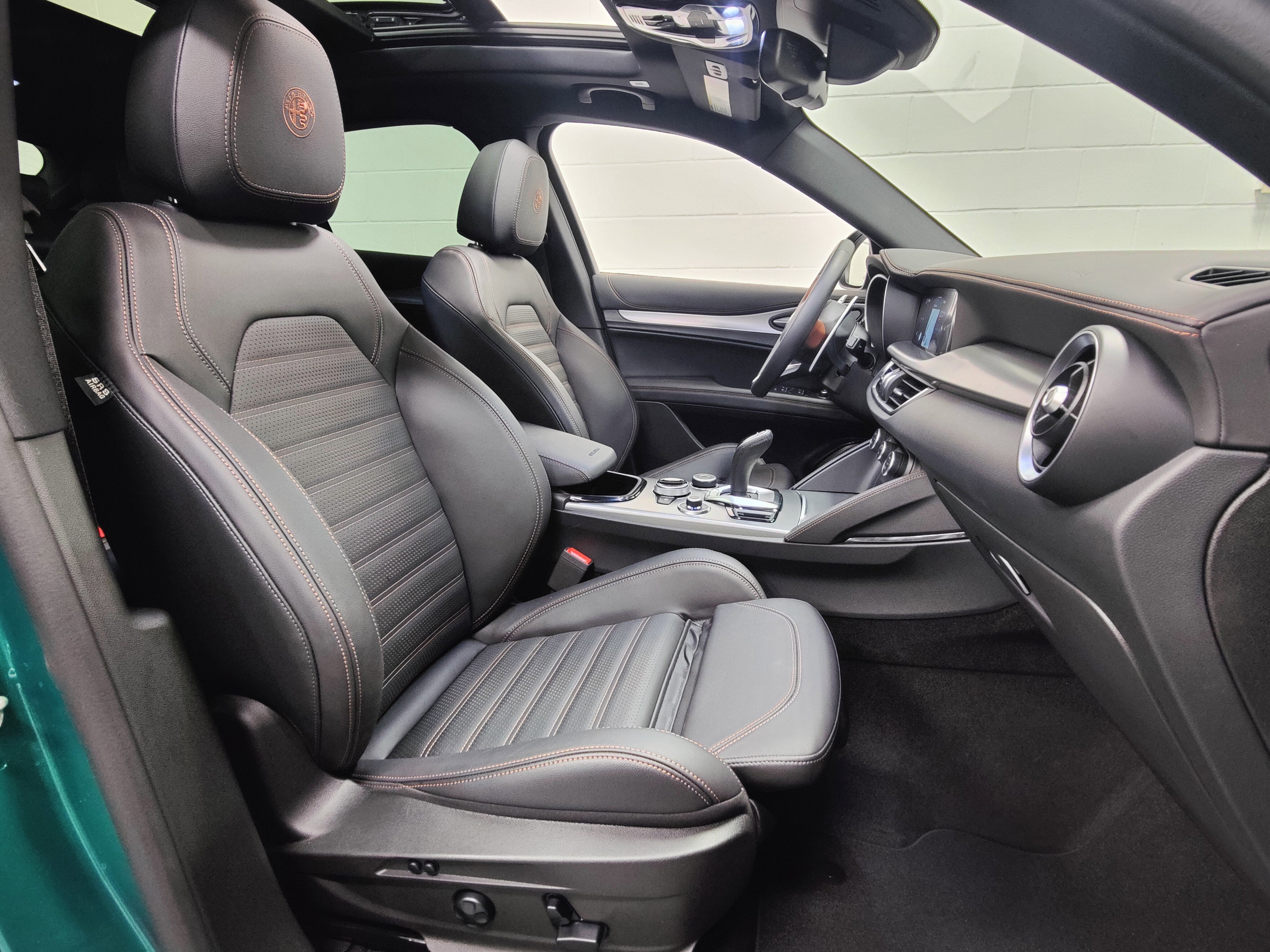 2025 Alfa Romeo Stelvio Intensa AWD w/Sunroof/Nav