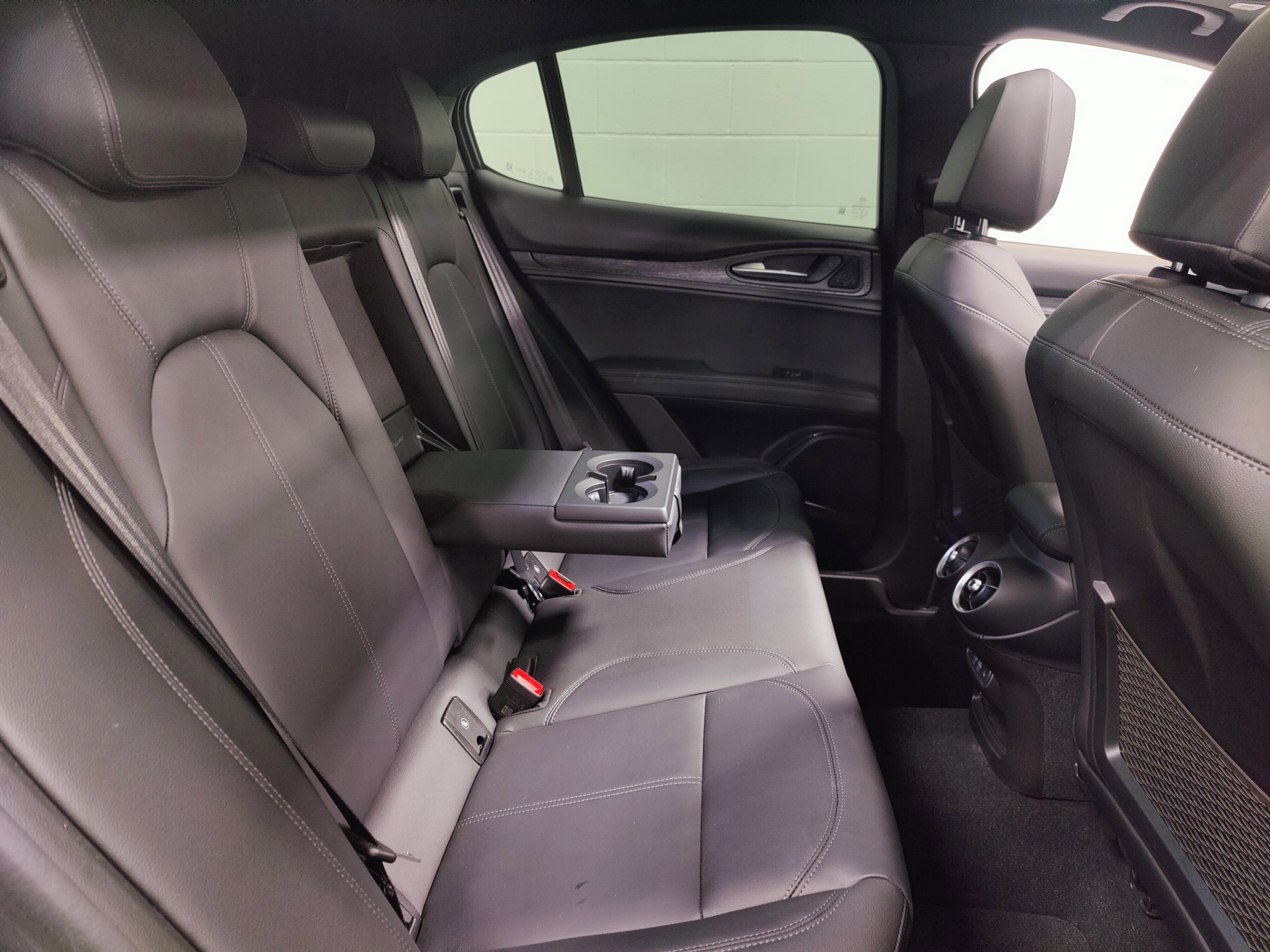 2024 Alfa Romeo Stelvio Q4 AWD w/Sunroof/Nav