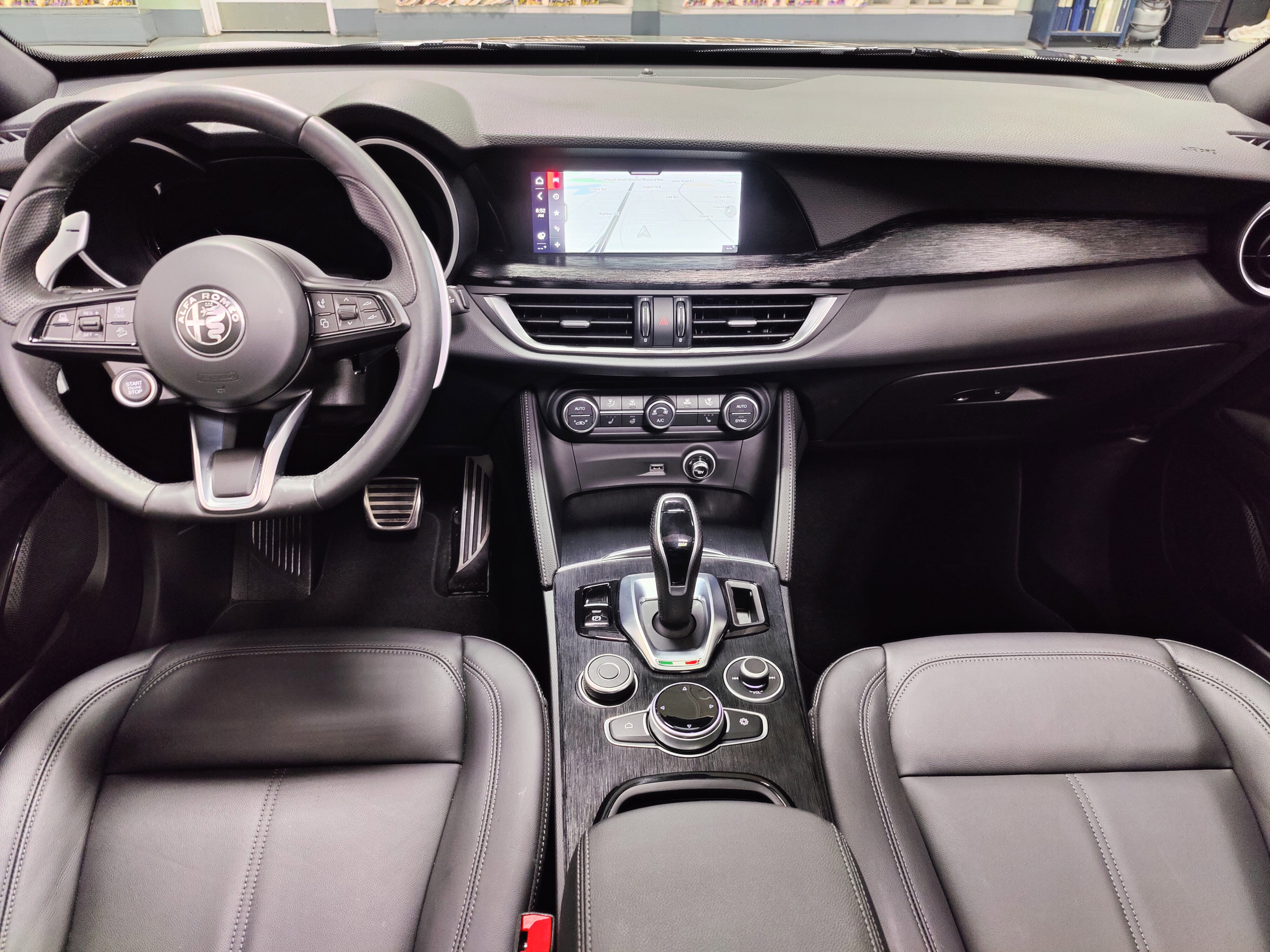 2024 Alfa Romeo Stelvio Q4 AWD w/Sunroof/Nav