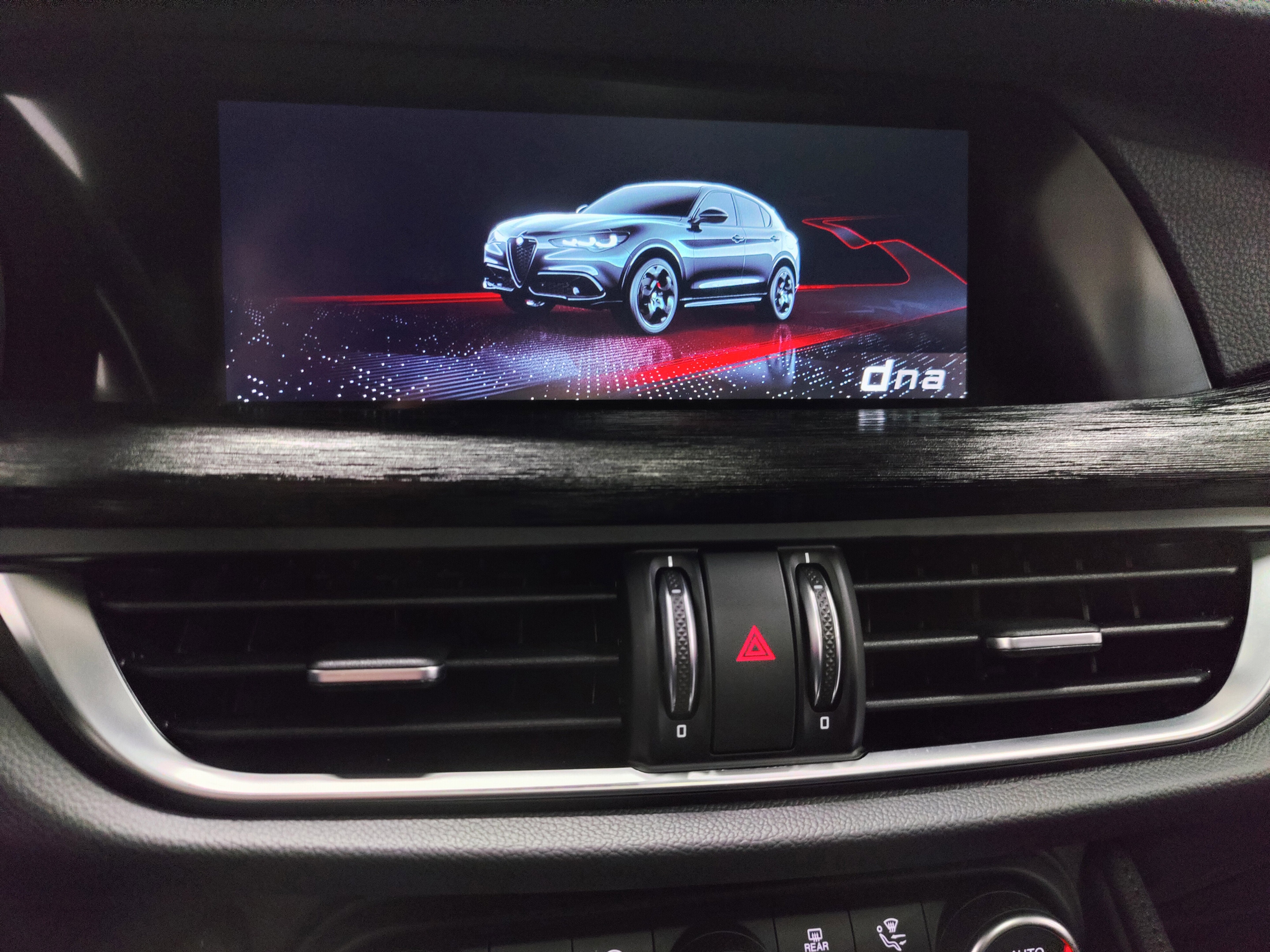 2024 Alfa Romeo Stelvio Q4 AWD w/Sunroof/Nav