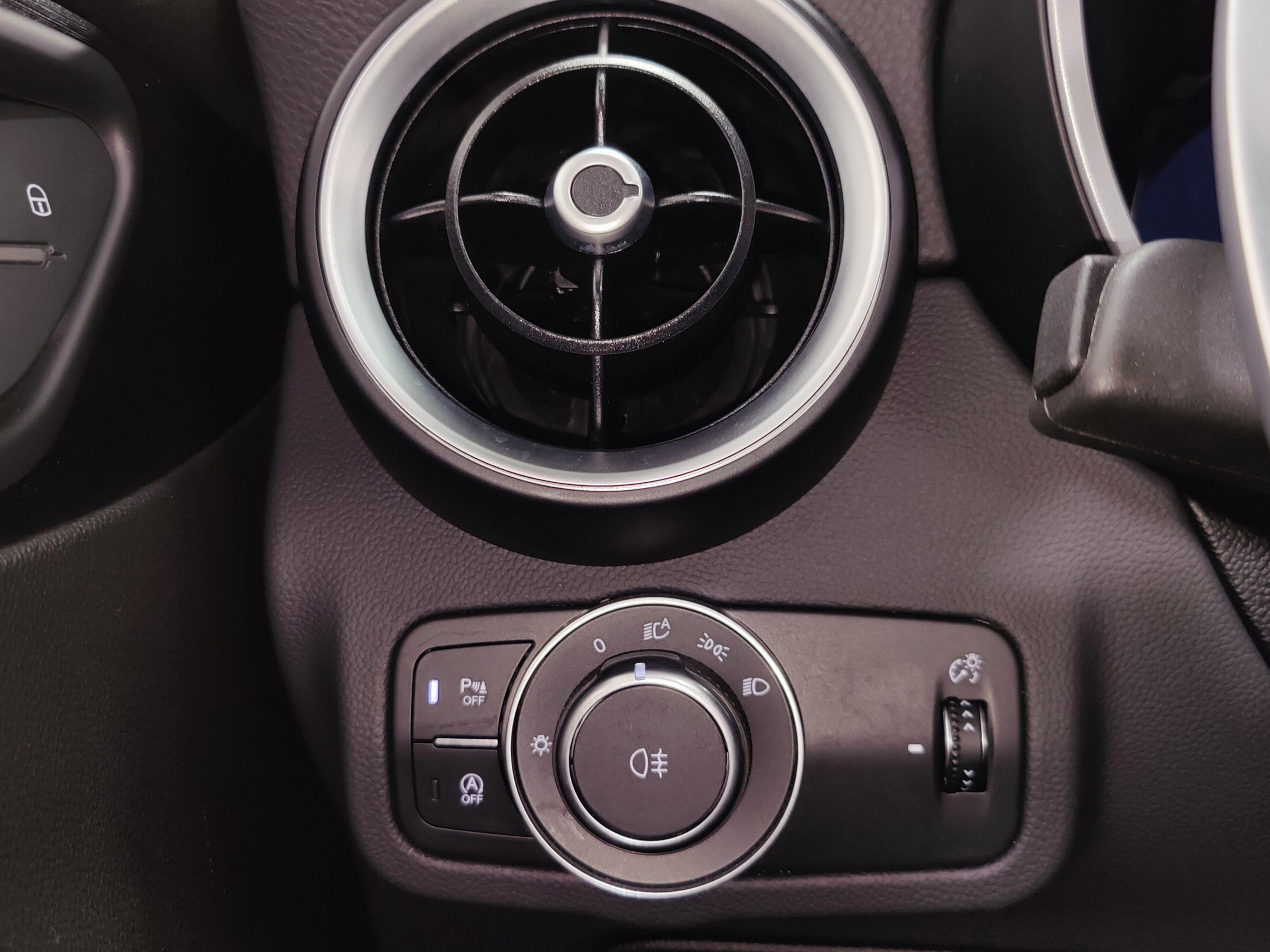 2024 Alfa Romeo Stelvio Q4 AWD w/Sunroof/Nav