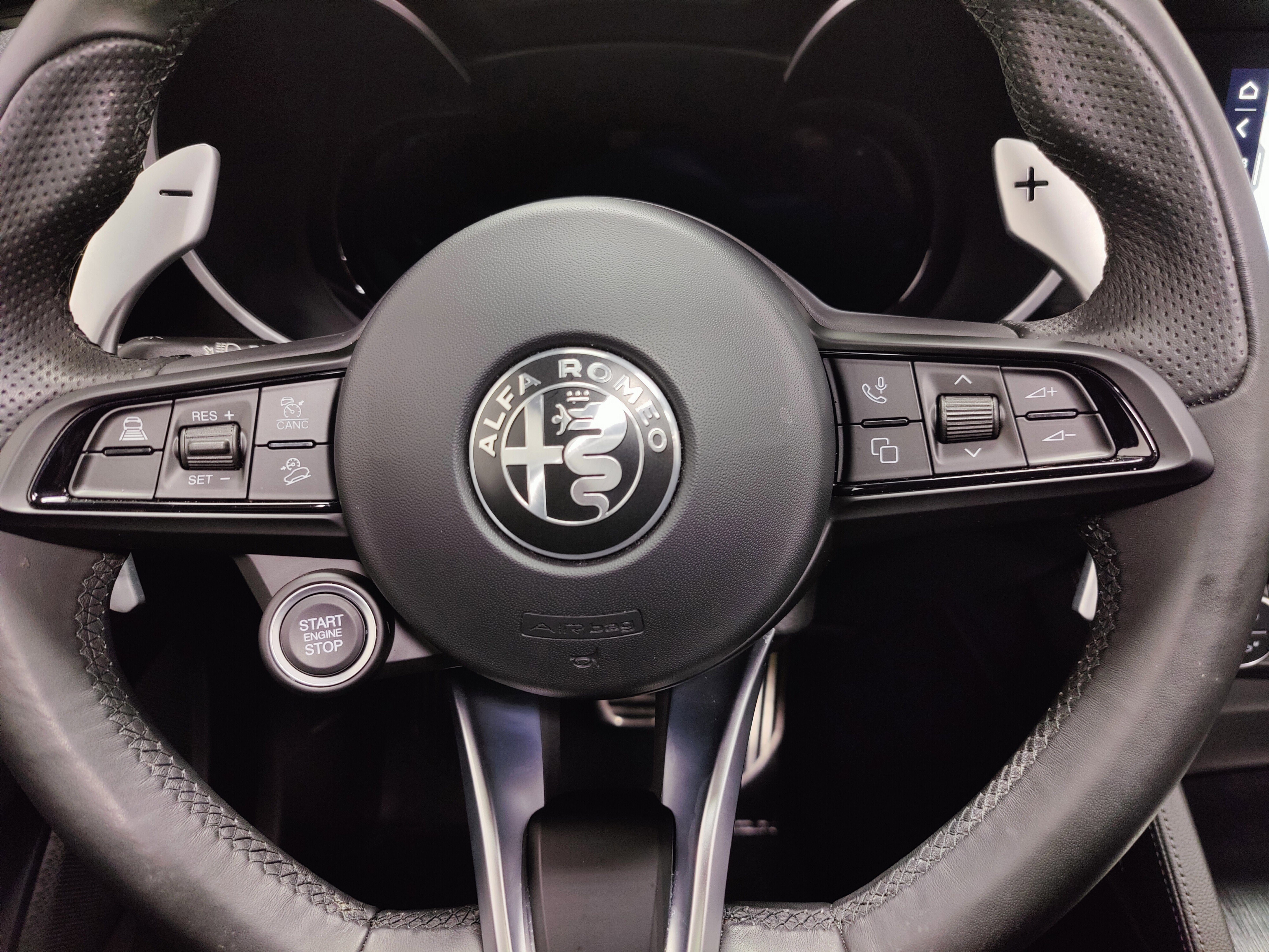 2024 Alfa Romeo Stelvio Q4 AWD w/Sunroof/Nav