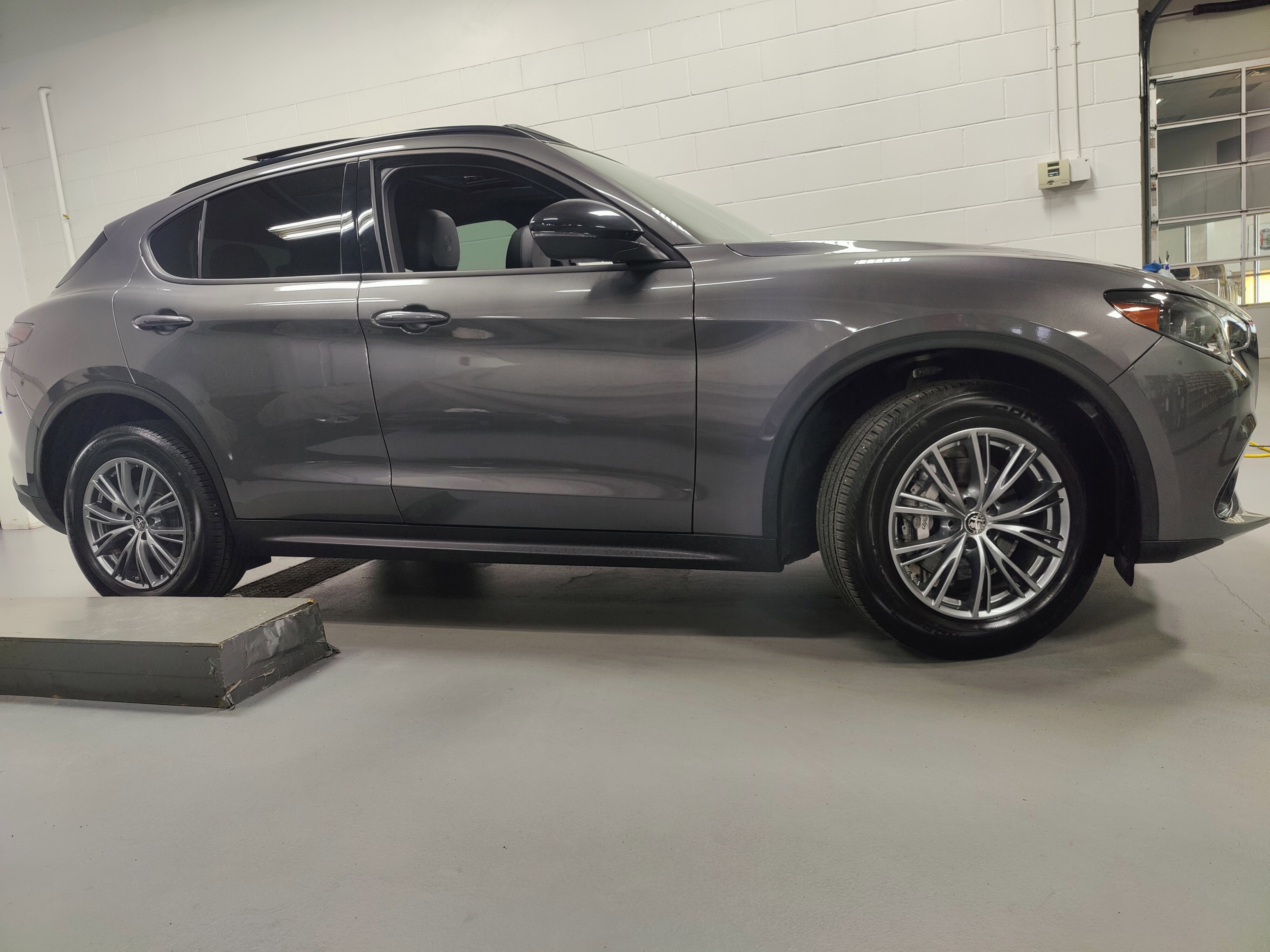 2024 Alfa Romeo Stelvio Q4 AWD w/Sunroof/Nav