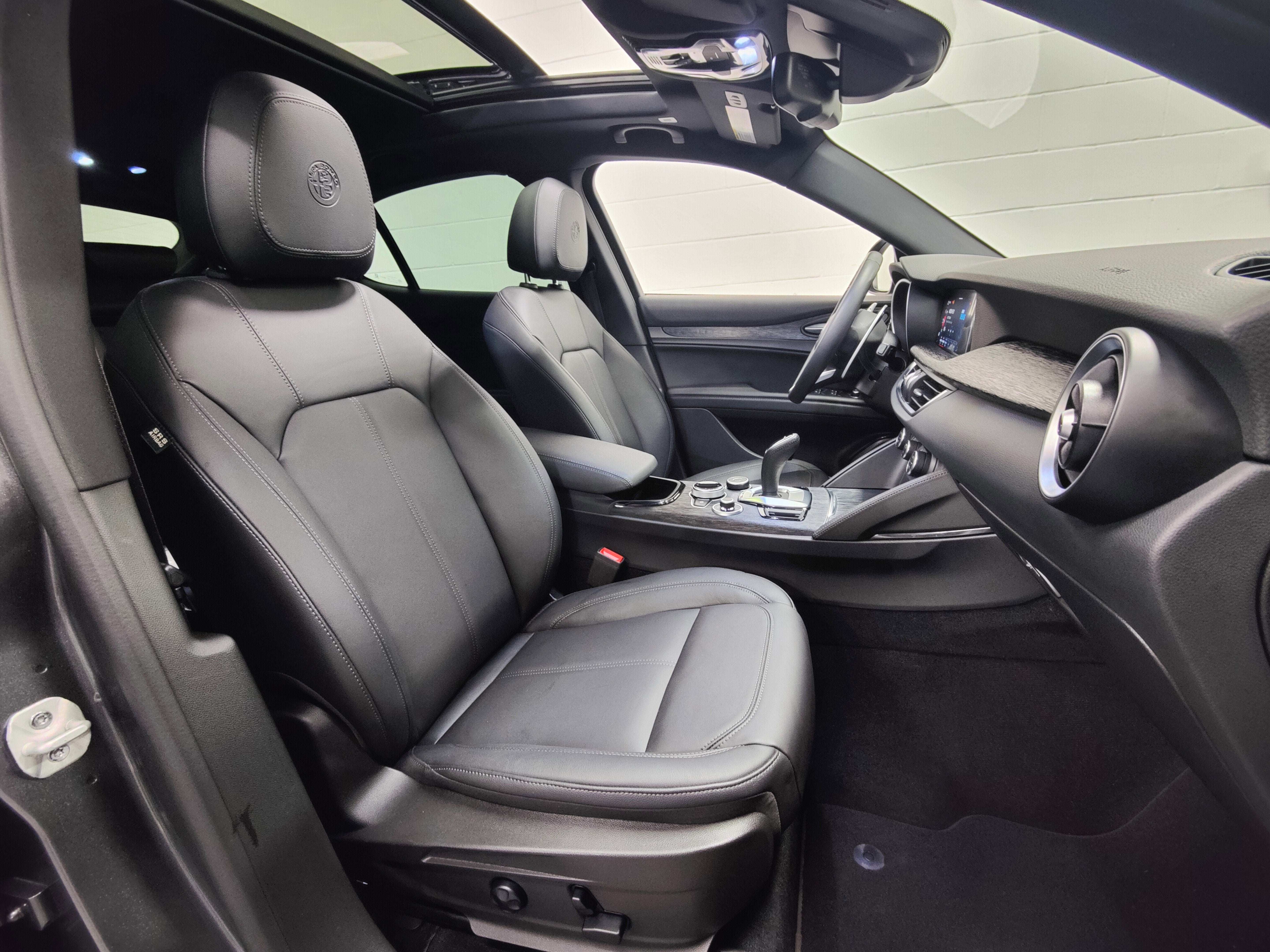 2024 Alfa Romeo Stelvio Q4 AWD w/Sunroof/Nav