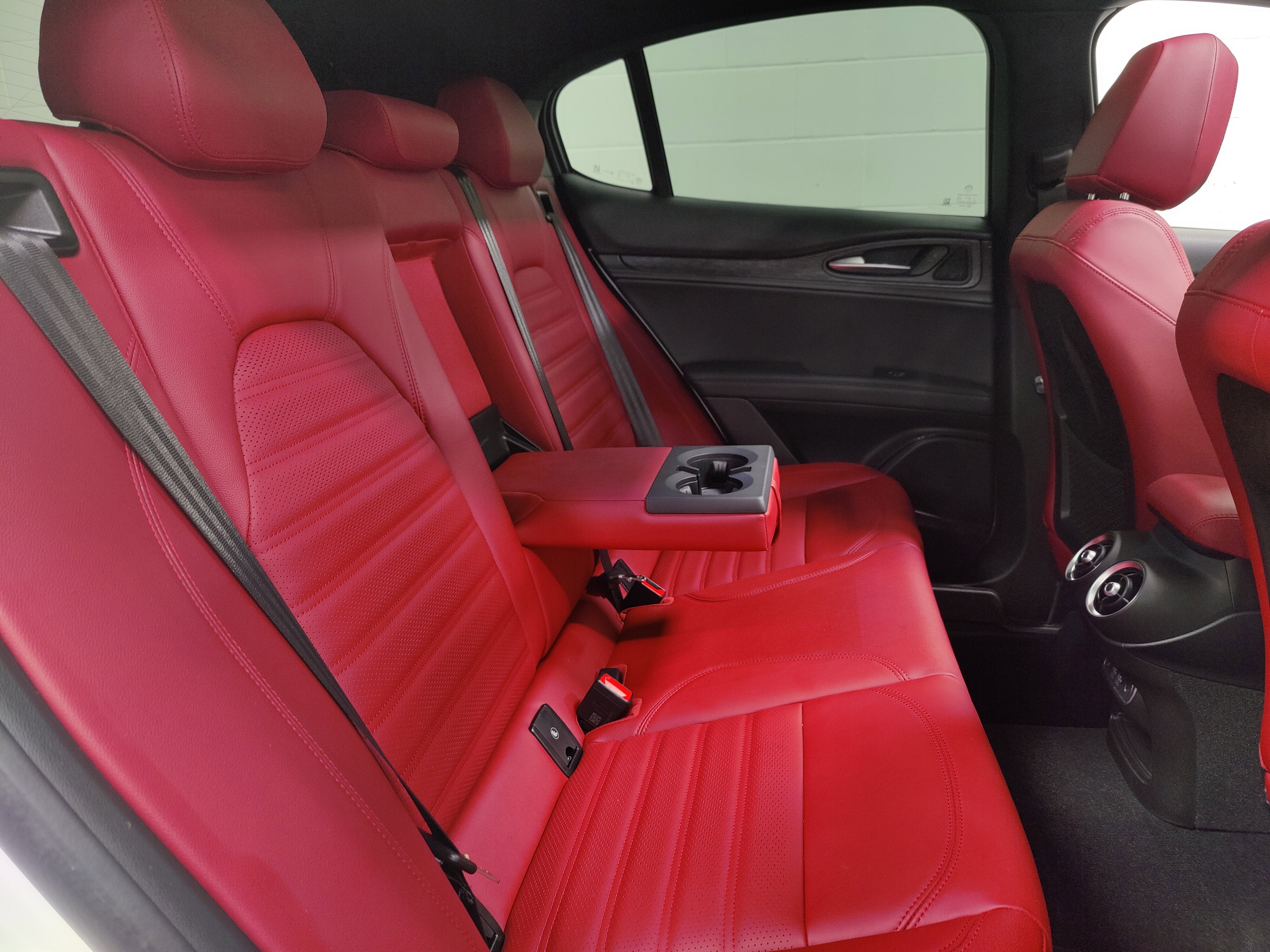 2024 Alfa Romeo Stelvio Sprint AWD w/Sunroof/Nav