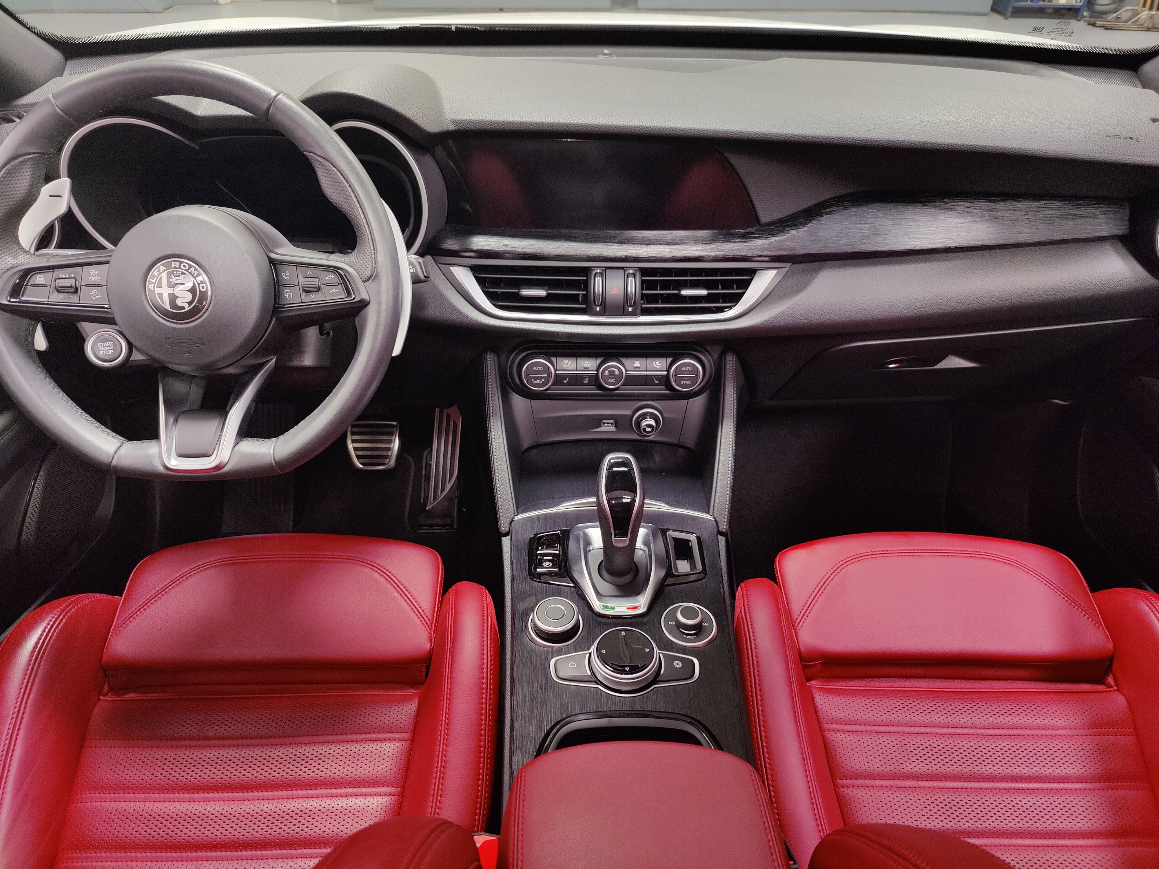 2024 Alfa Romeo Stelvio Sprint AWD w/Sunroof/Nav