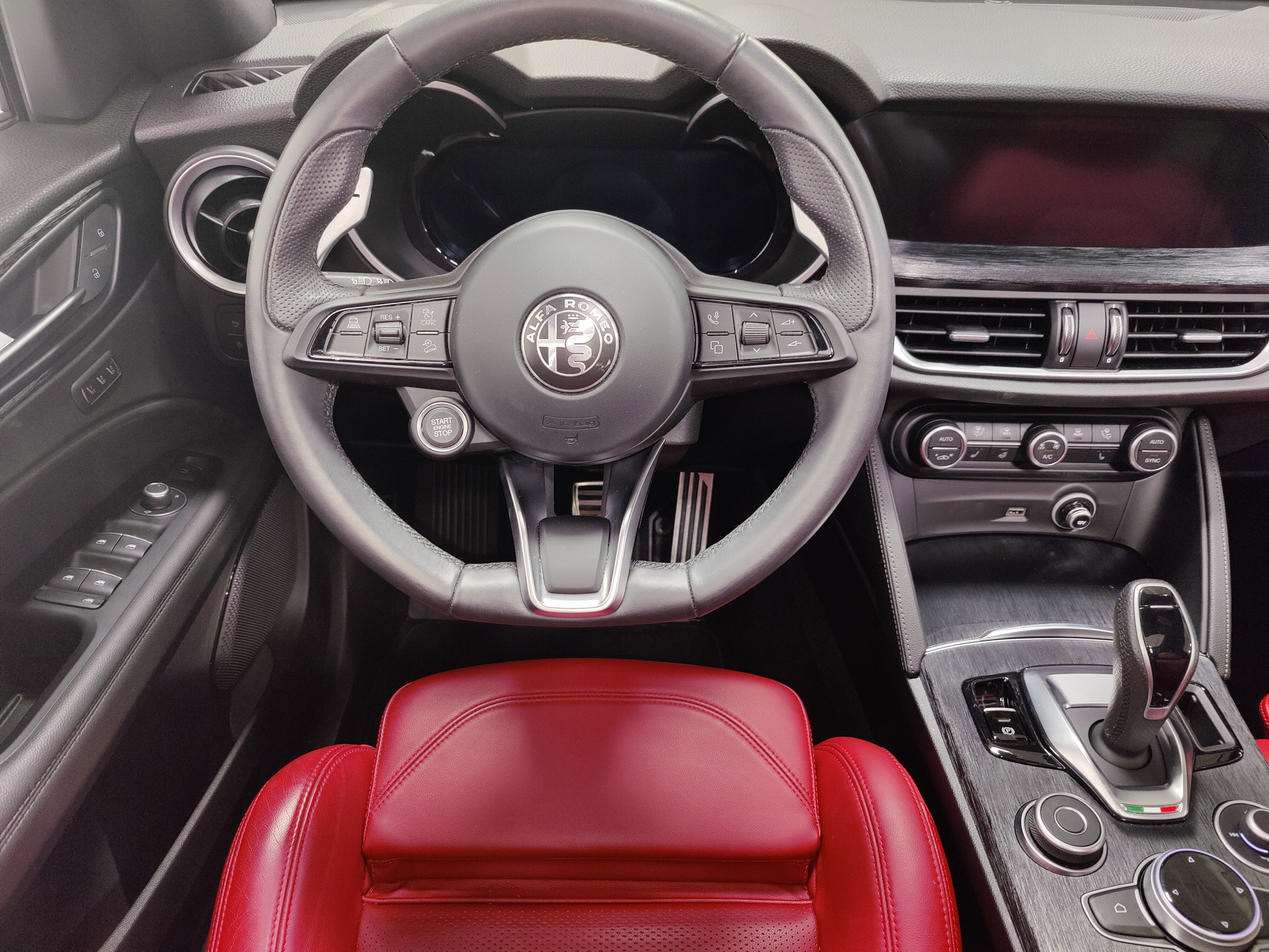 2024 Alfa Romeo Stelvio Sprint AWD w/Sunroof/Nav