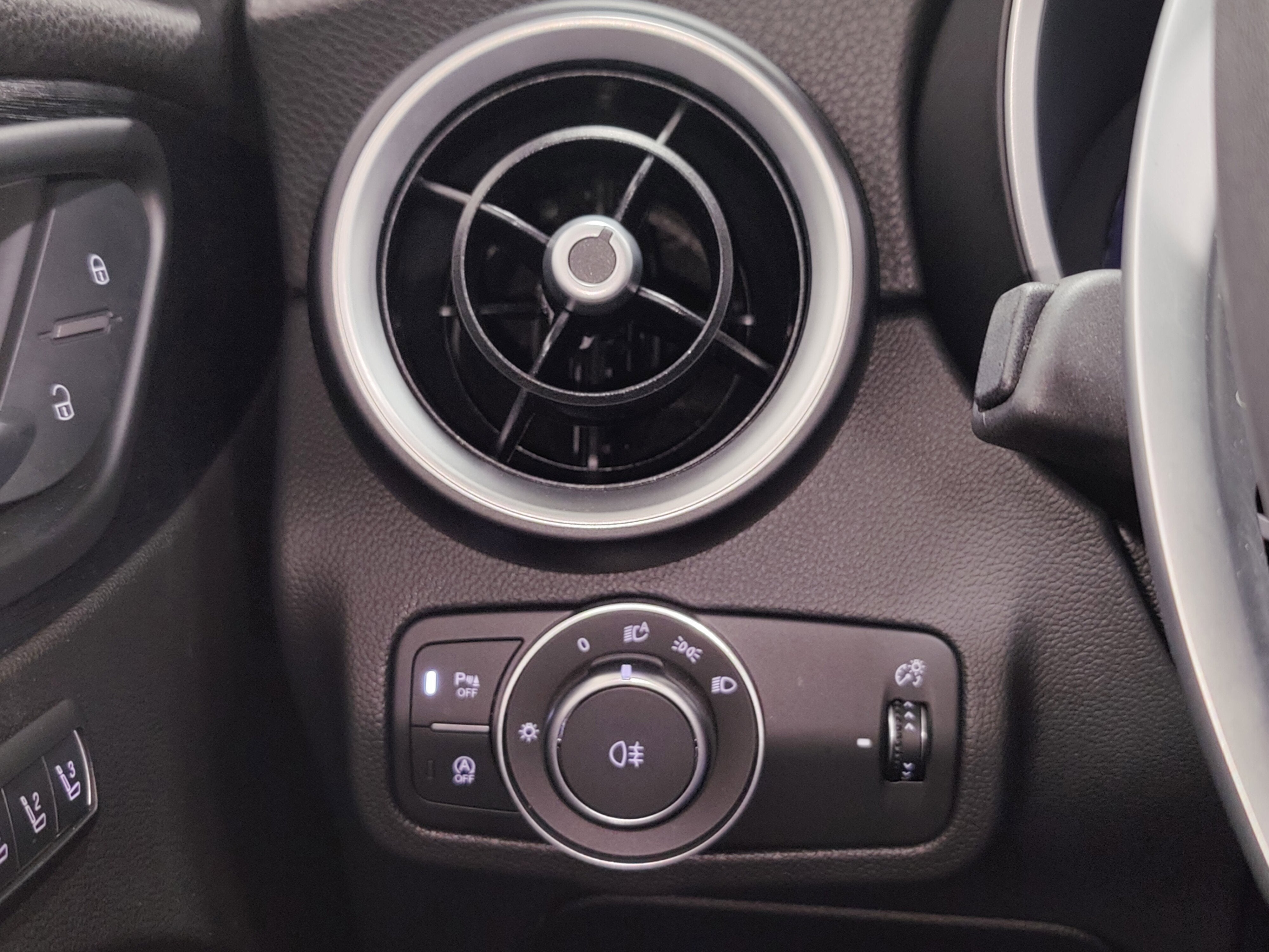 2024 Alfa Romeo Stelvio Sprint AWD w/Sunroof/Nav