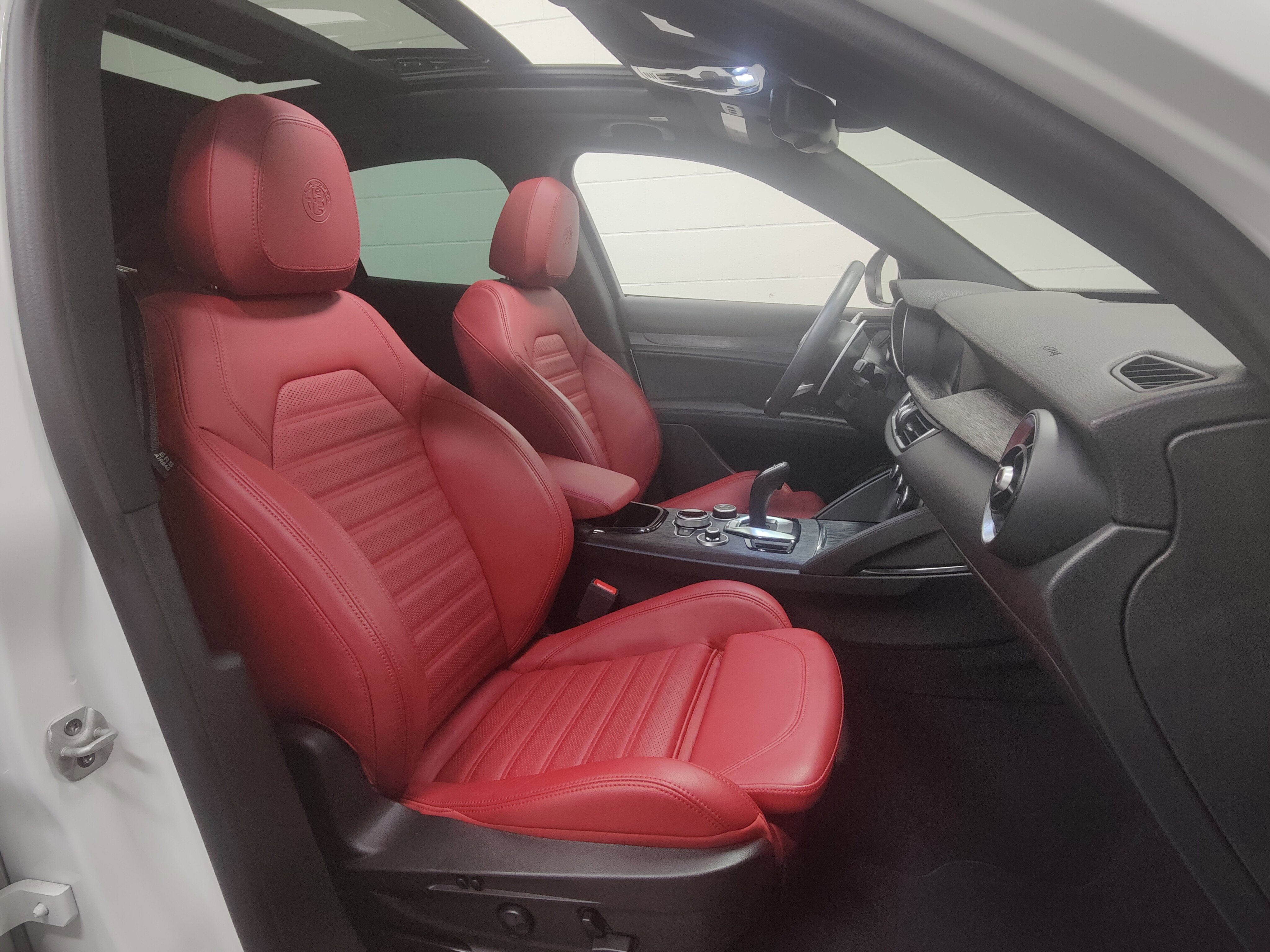 2024 Alfa Romeo Stelvio Sprint AWD w/Sunroof/Nav