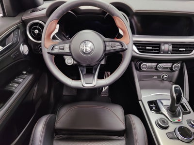 2025 Alfa Romeo Stelvio Intensa AWD w/Sunroof/Nav