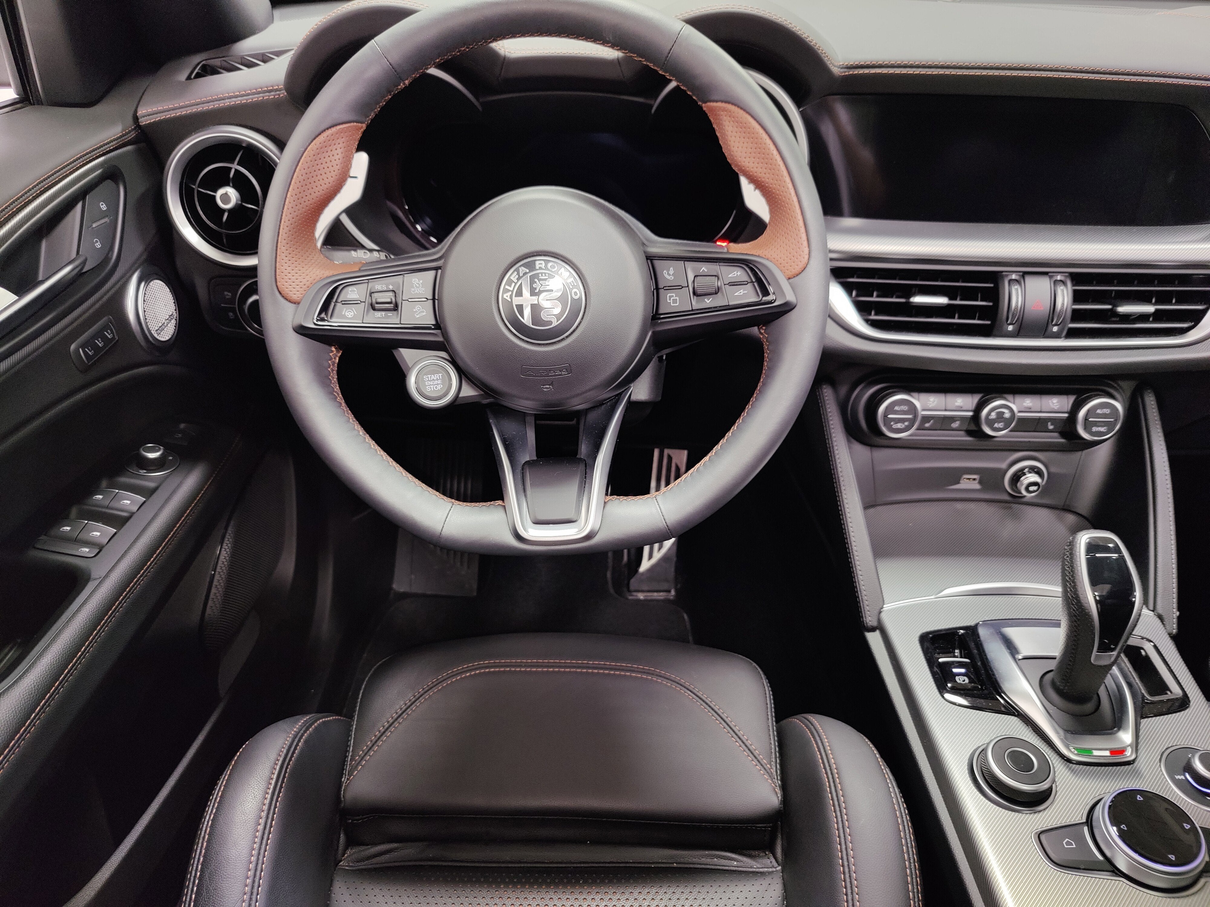 2025 Alfa Romeo Stelvio Intensa AWD w/Sunroof/Nav