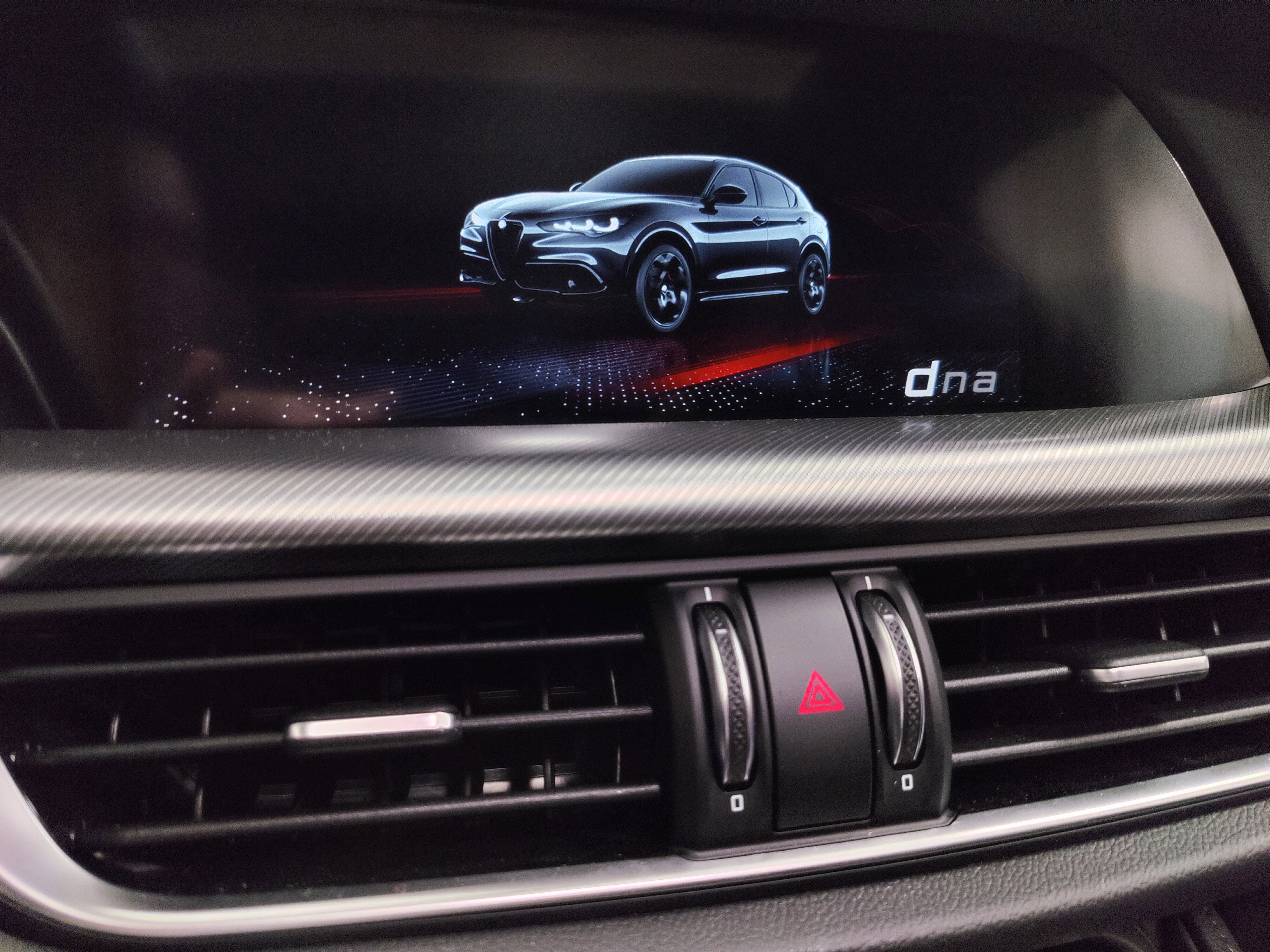 2025 Alfa Romeo Stelvio Intensa AWD w/Sunroof/Nav