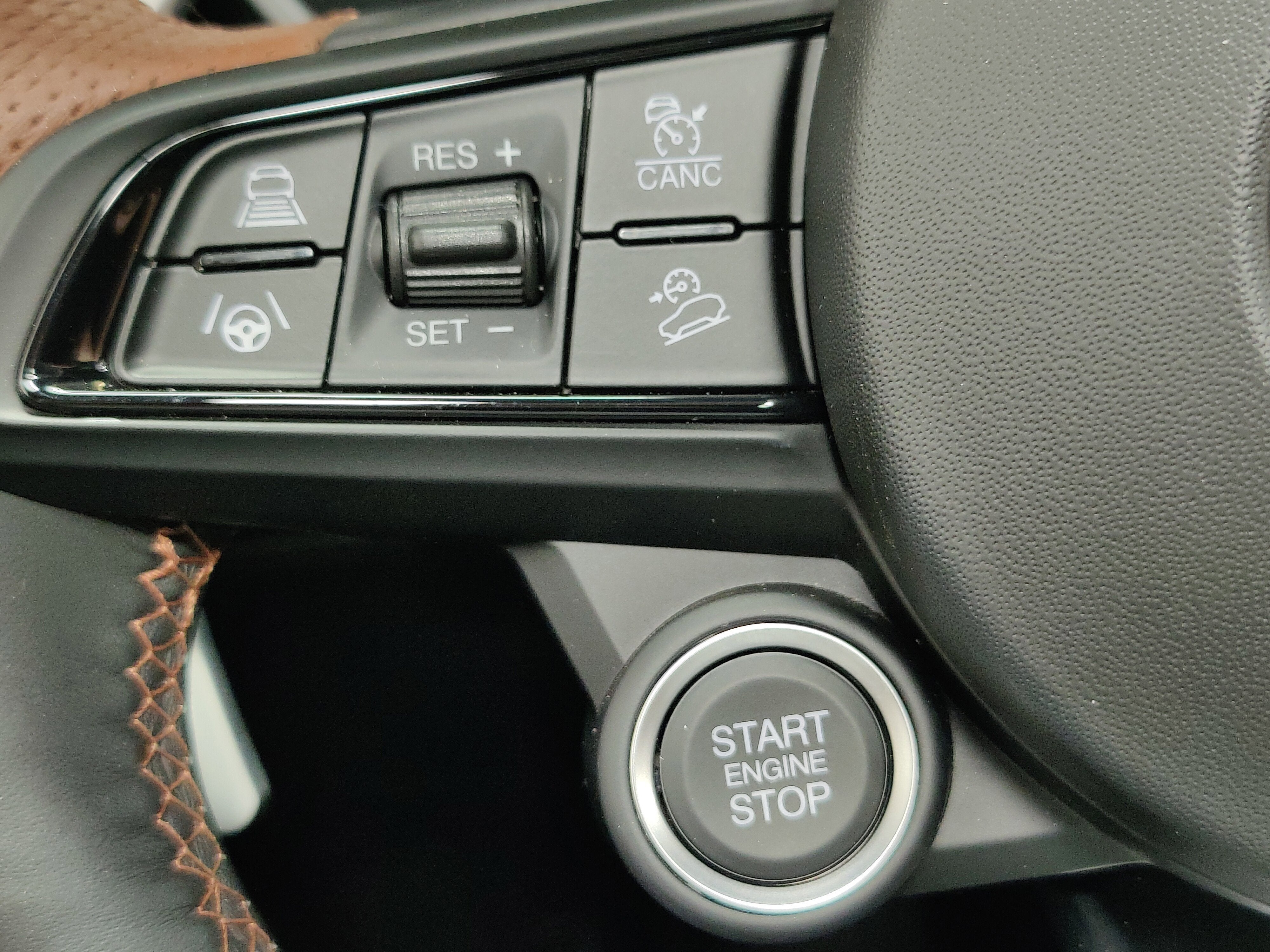 2025 Alfa Romeo Stelvio Intensa AWD w/Sunroof/Nav