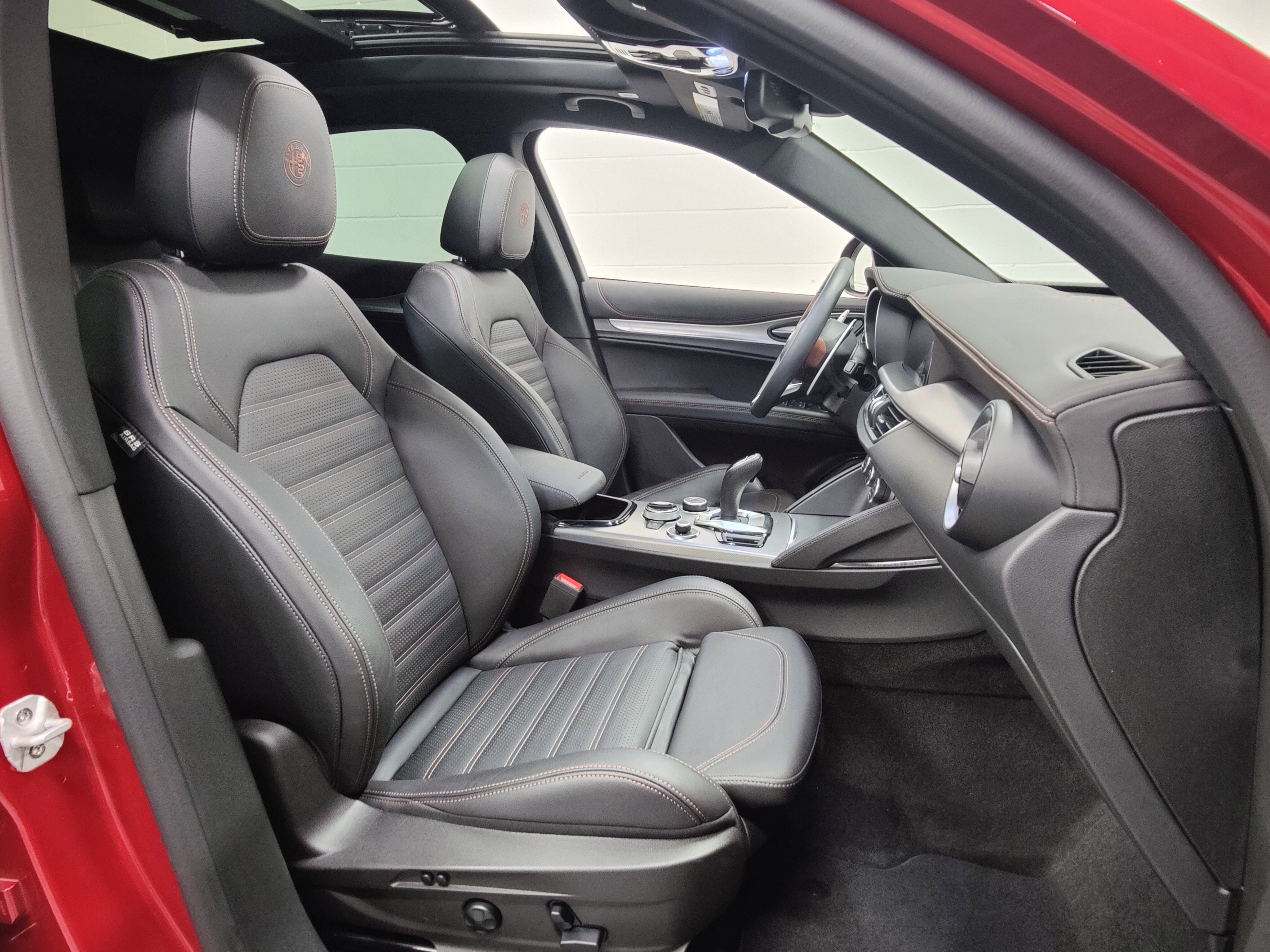 2025 Alfa Romeo Stelvio Intensa AWD w/Sunroof/Nav