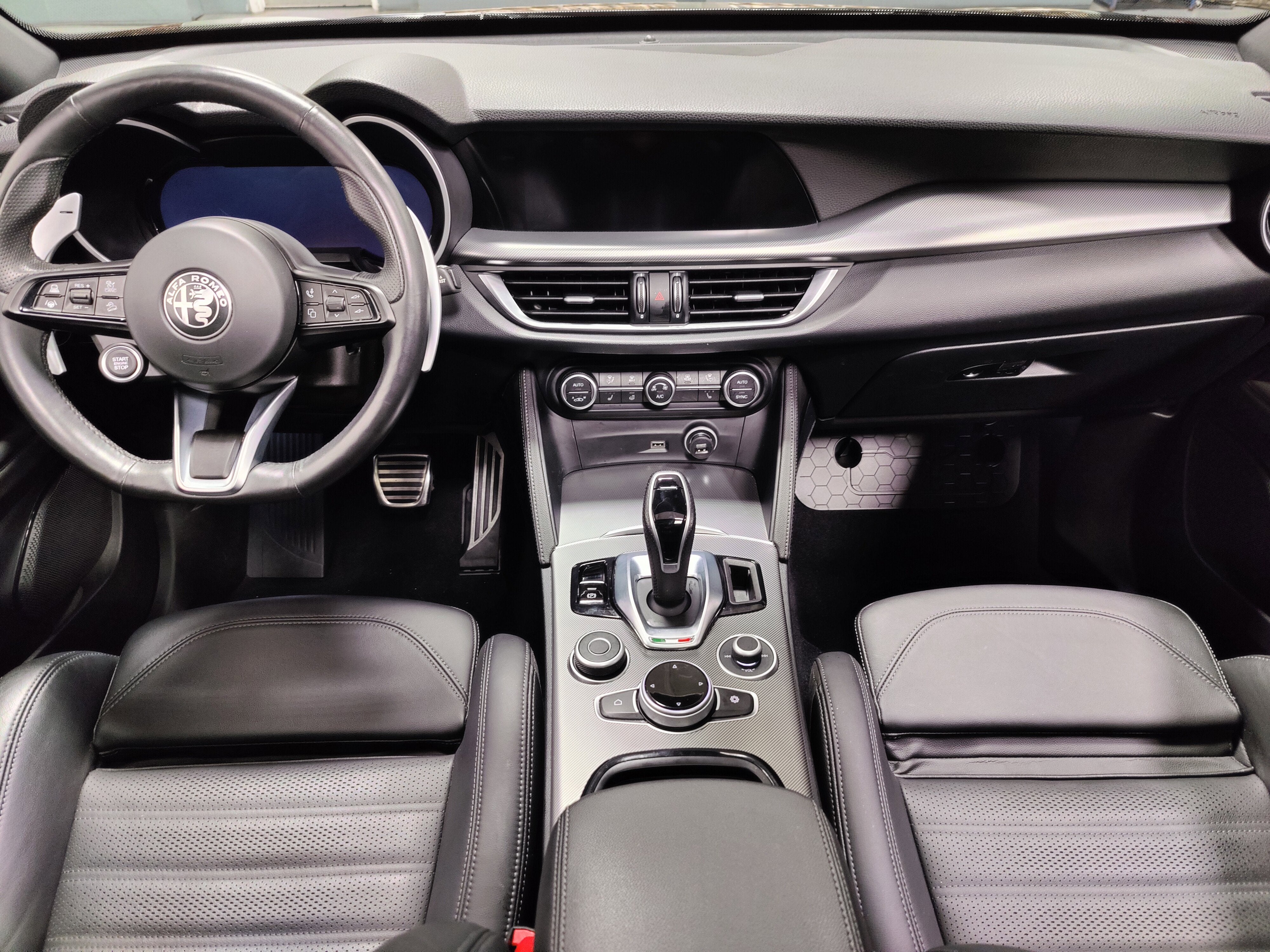 2024 Alfa Romeo Stelvio Veloce AWD w/Sunrof/Activ Asst