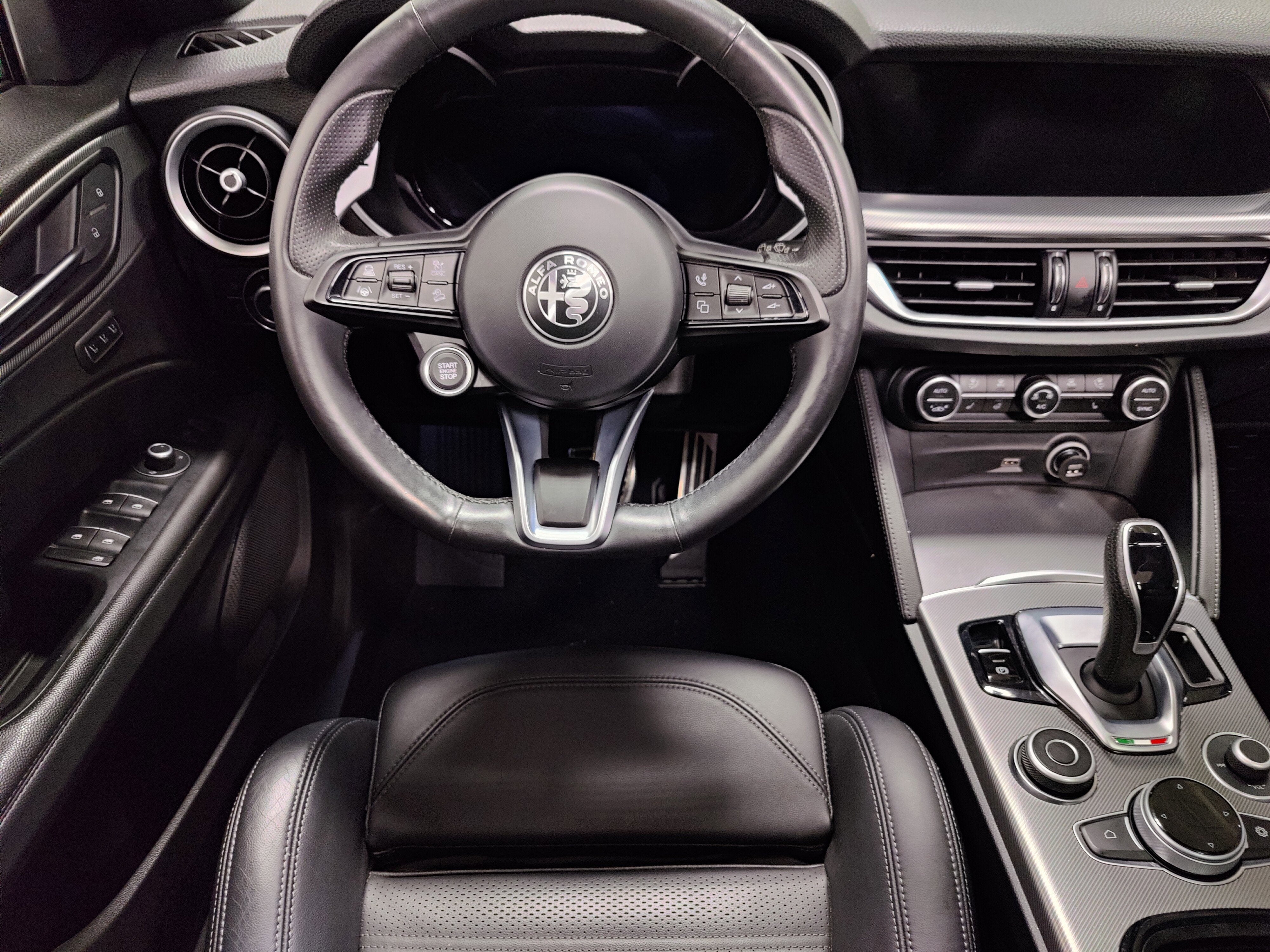 2024 Alfa Romeo Stelvio Veloce AWD w/Sunrof/Activ Asst