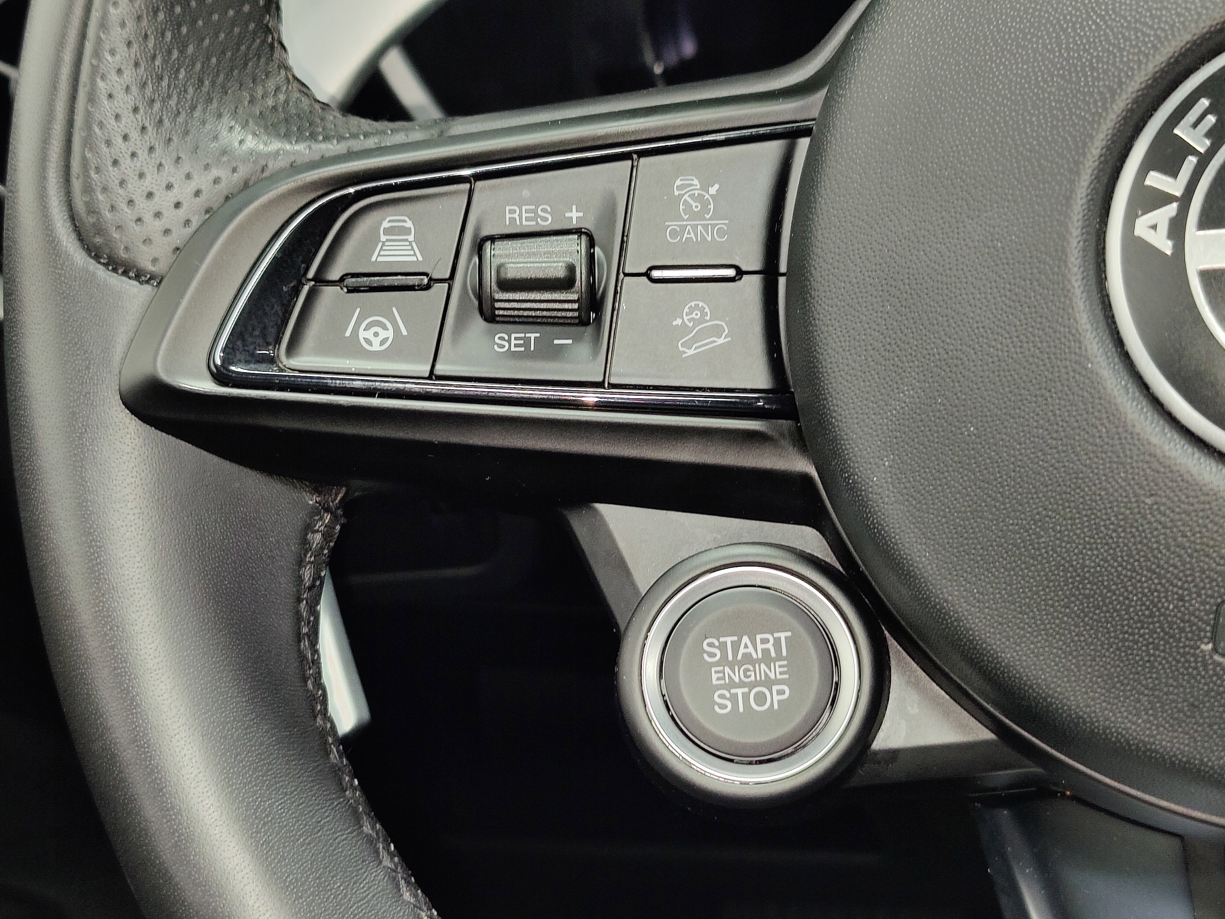 2024 Alfa Romeo Stelvio Veloce AWD w/Sunrof/Activ Asst