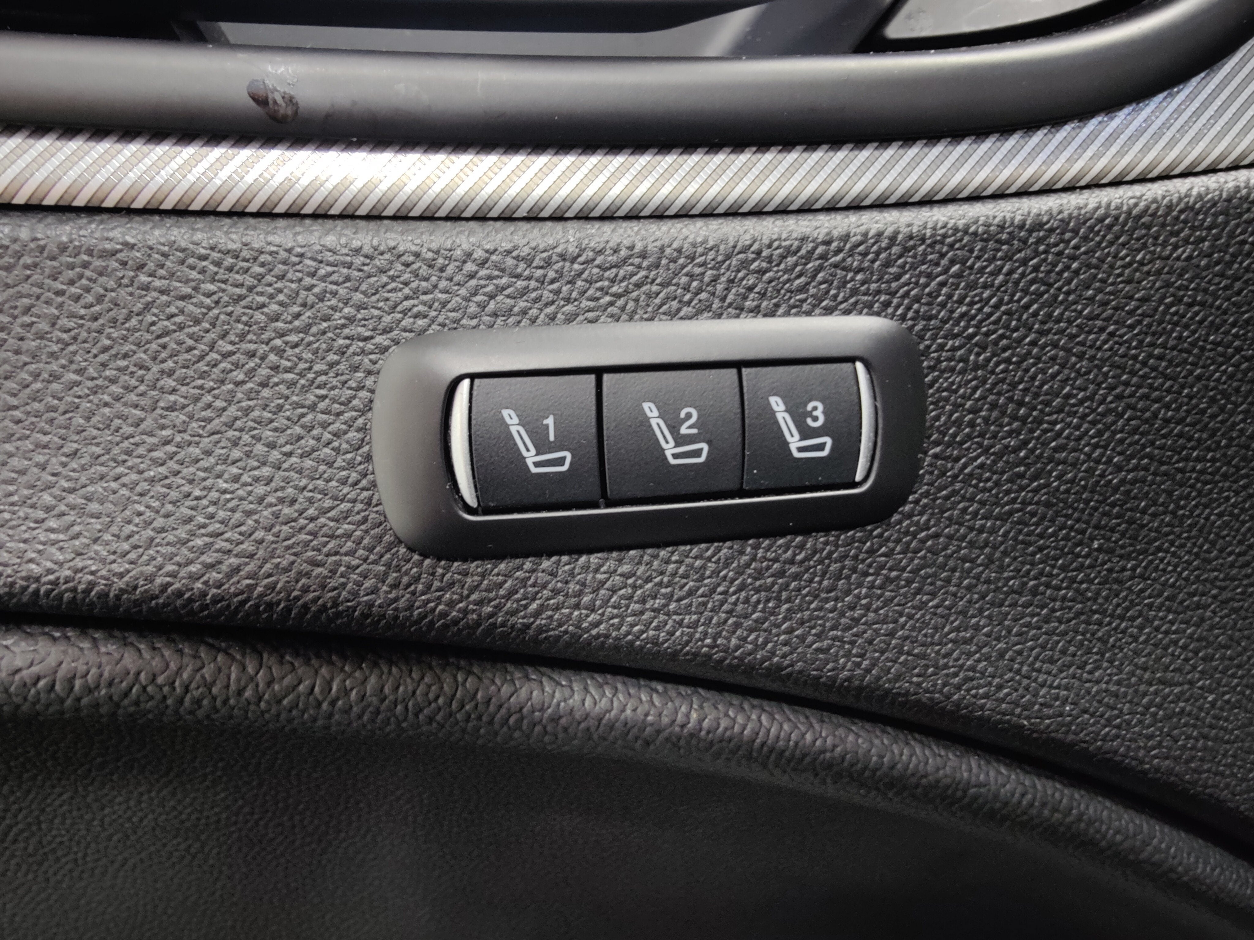 2023 Alfa Romeo Stelvio Veloce AWD w/Sunroof & Nav
