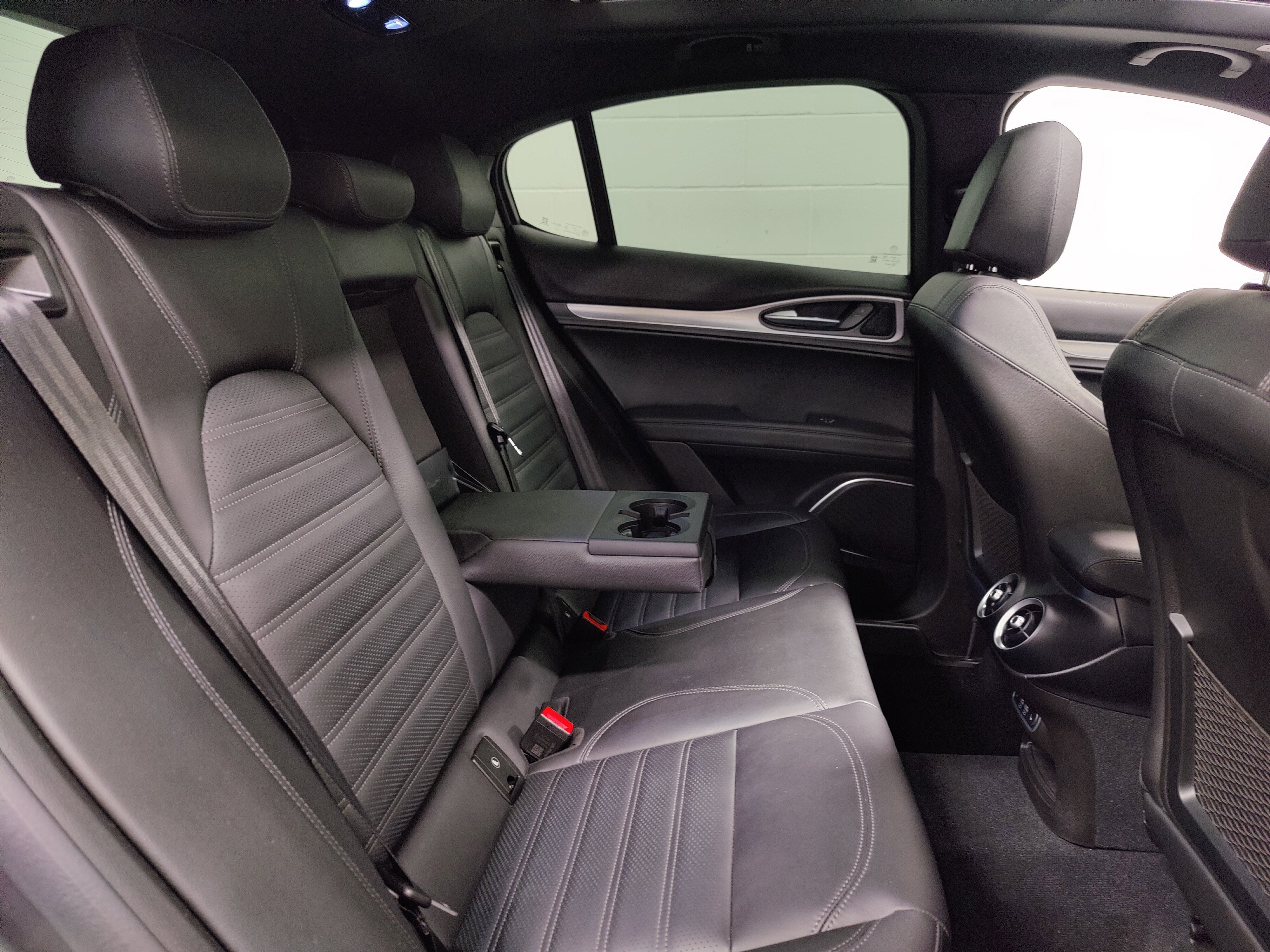 2023 Alfa Romeo Stelvio Veloce AWD w/Sunroof & Nav