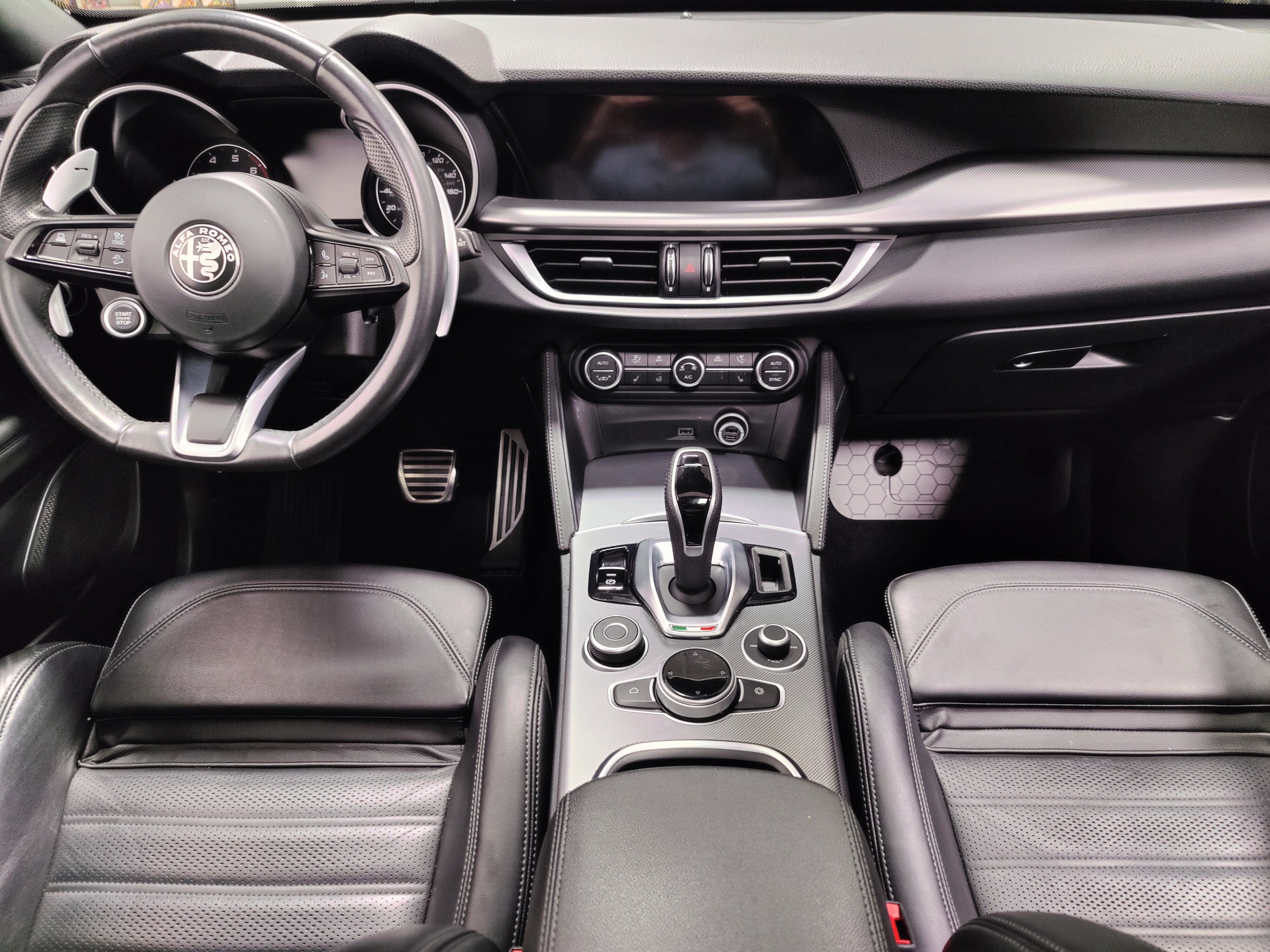 2023 Alfa Romeo Stelvio Veloce AWD w/Sunroof & Nav