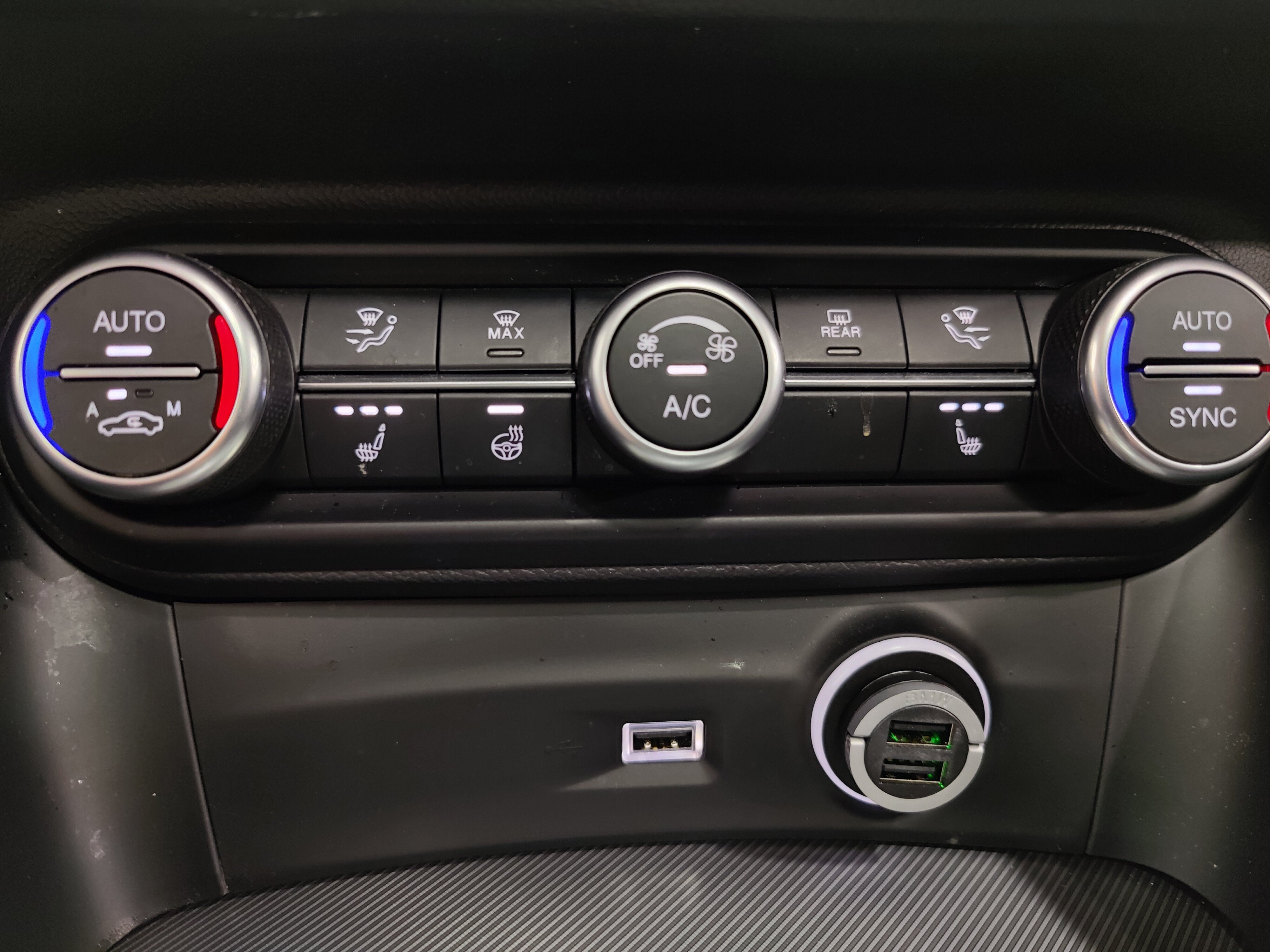 2023 Alfa Romeo Stelvio Veloce AWD w/Sunroof & Nav