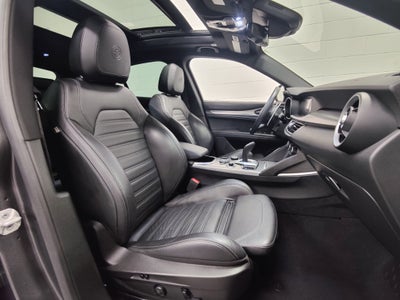 2023 Alfa Romeo Stelvio Veloce AWD w/Sunroof & Nav