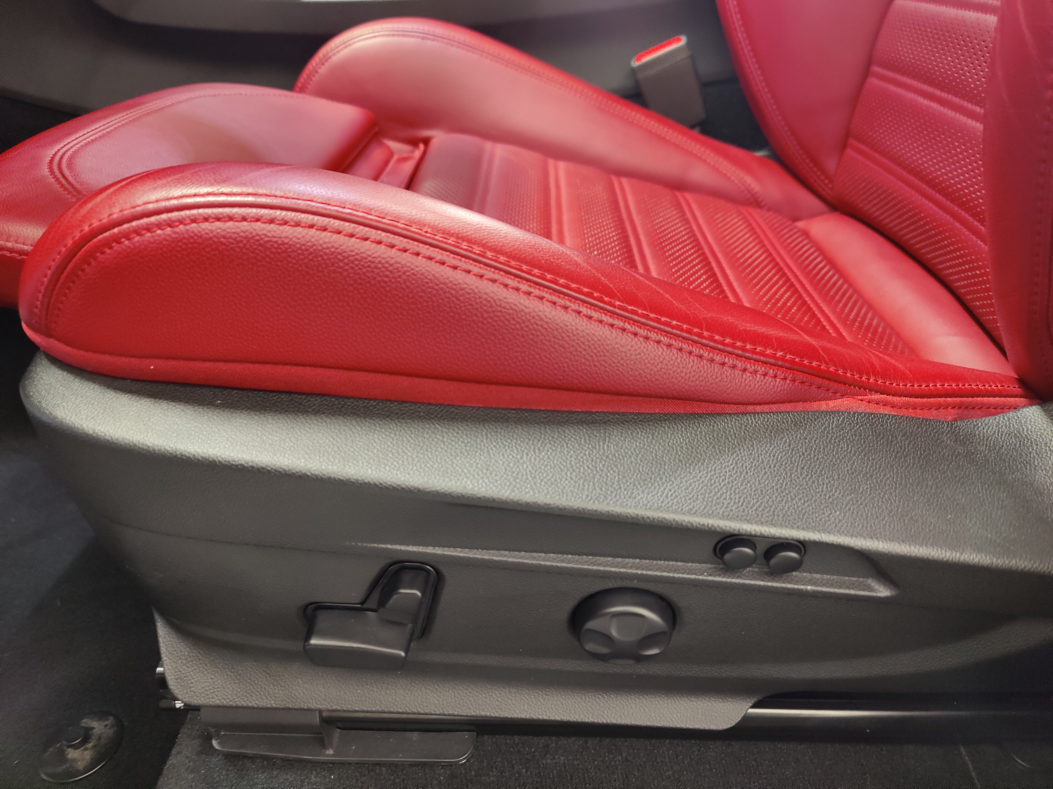 2023 Alfa Romeo Stelvio Veloce AWD w/Sunroof & Nav