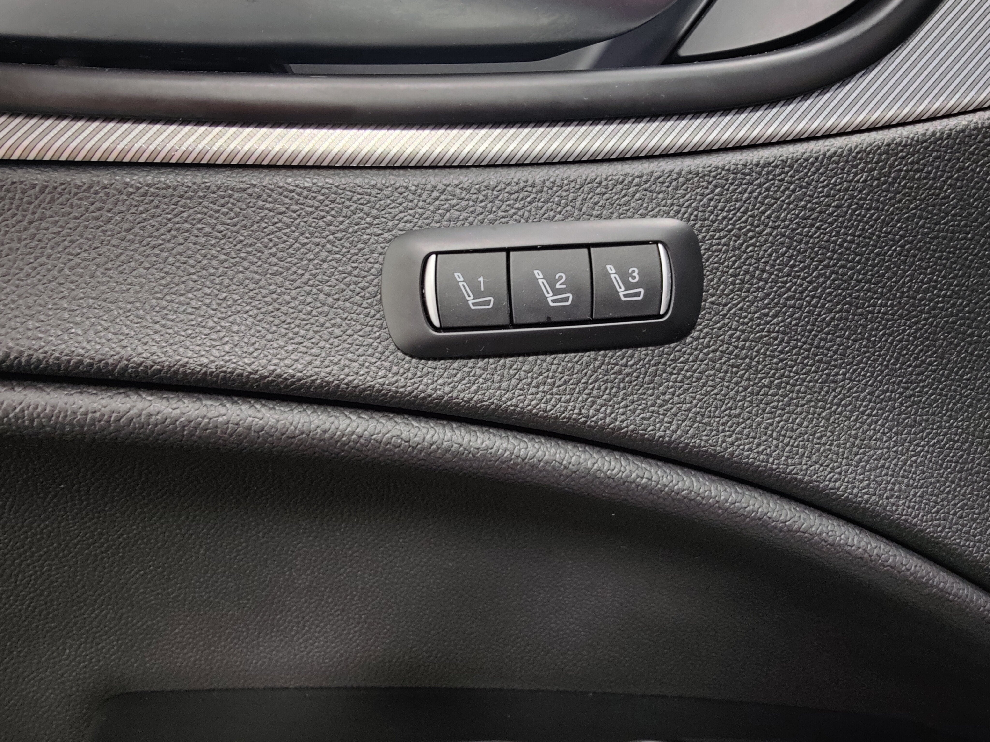 2023 Alfa Romeo Stelvio Veloce AWD w/Sunroof & Nav