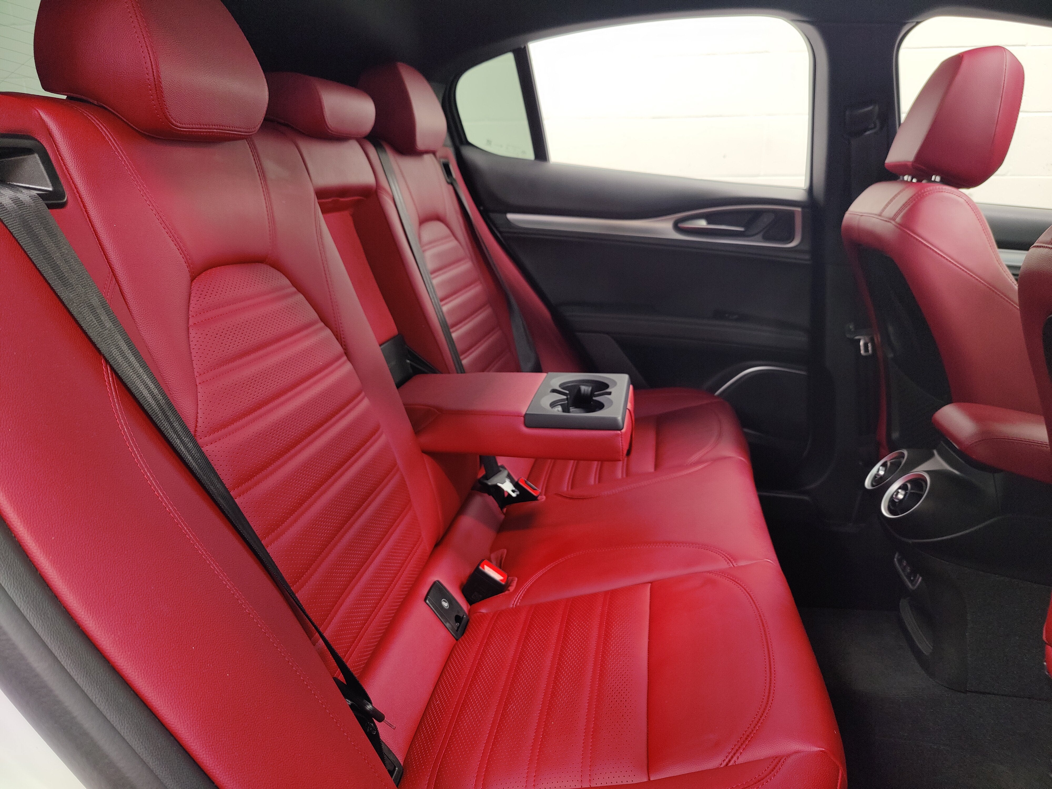 2023 Alfa Romeo Stelvio Veloce AWD w/Sunroof & Nav