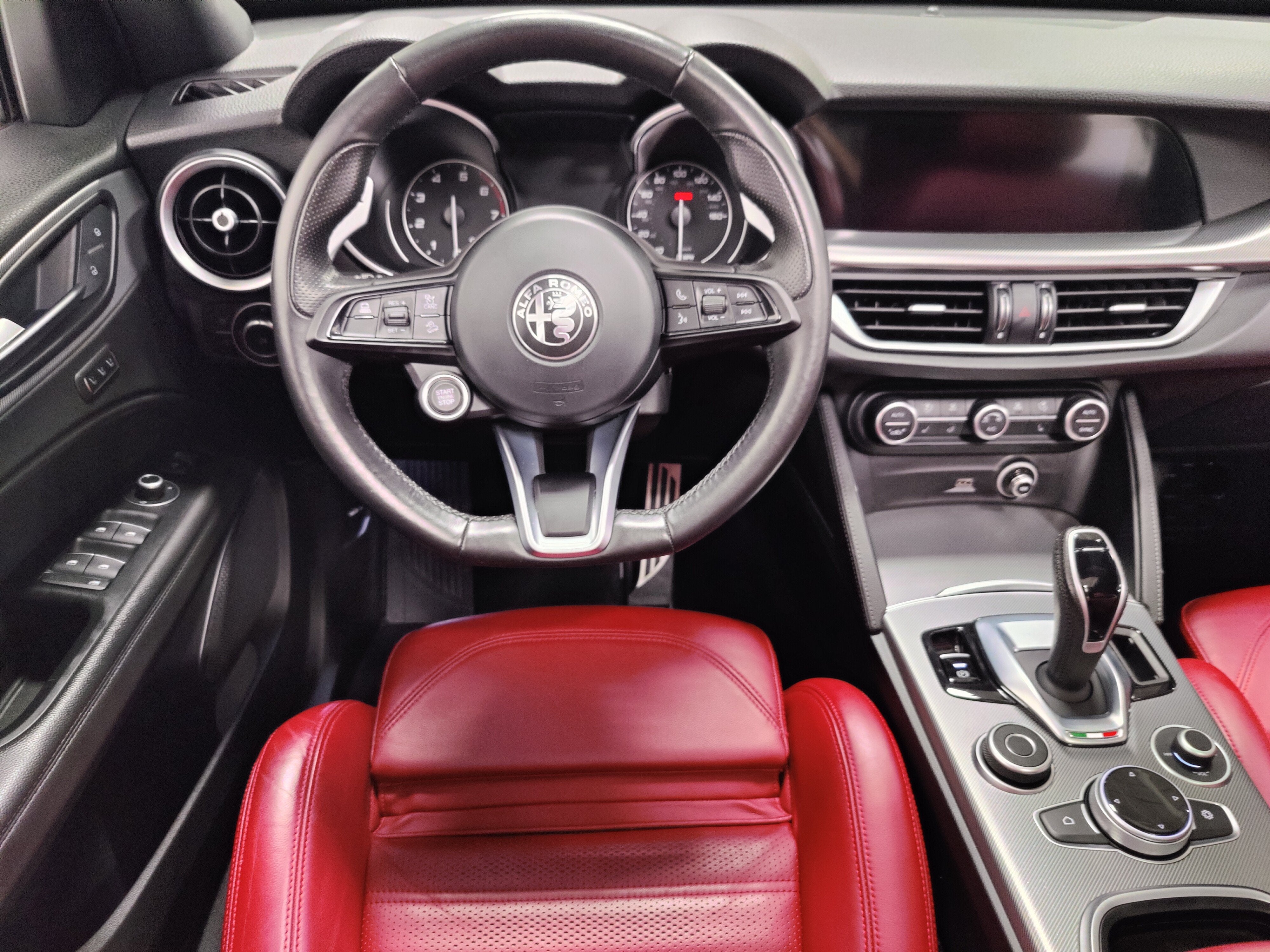 2023 Alfa Romeo Stelvio Veloce AWD w/Sunroof & Nav