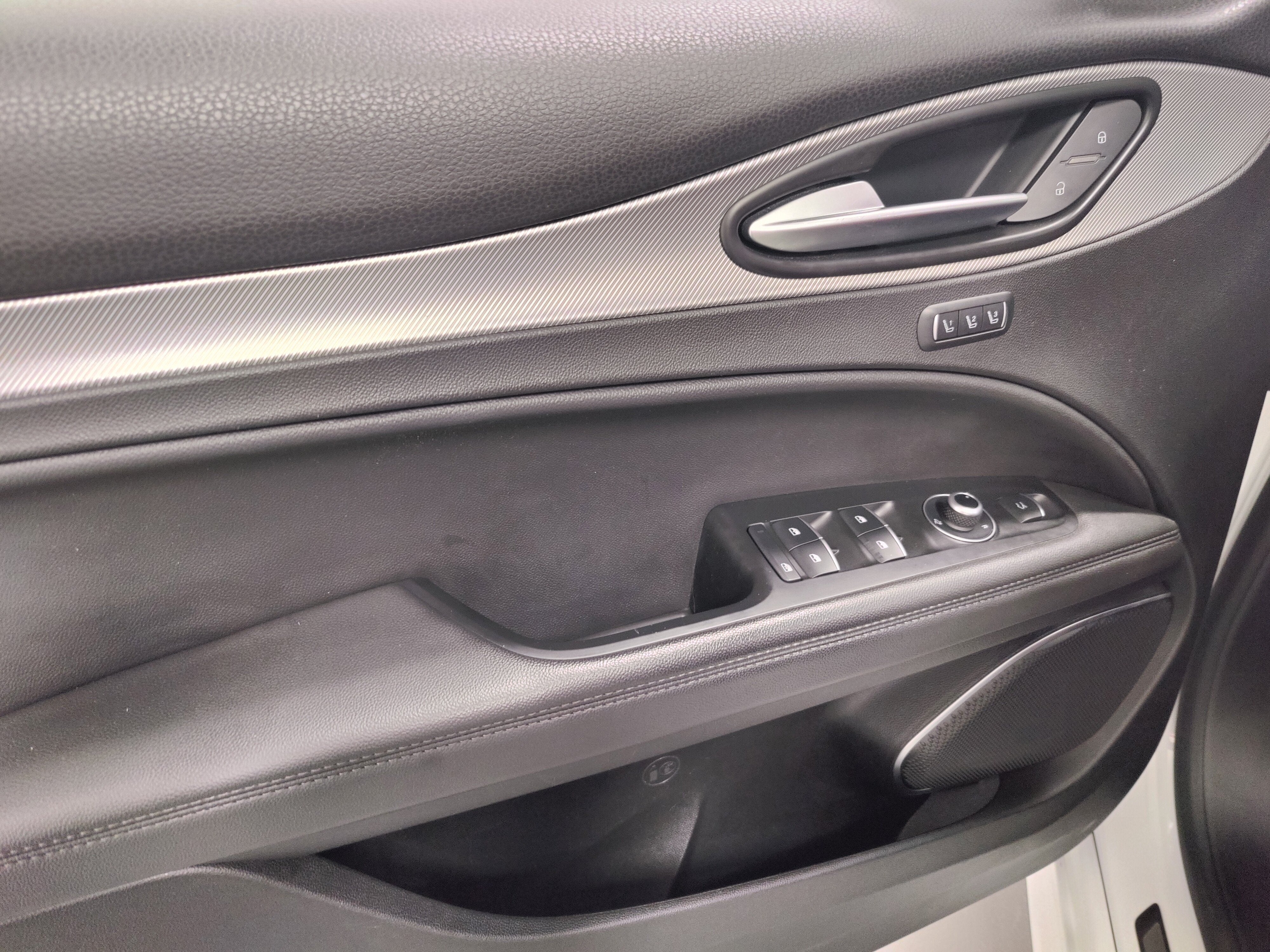 2023 Alfa Romeo Stelvio Veloce AWD w/Sunroof & Nav