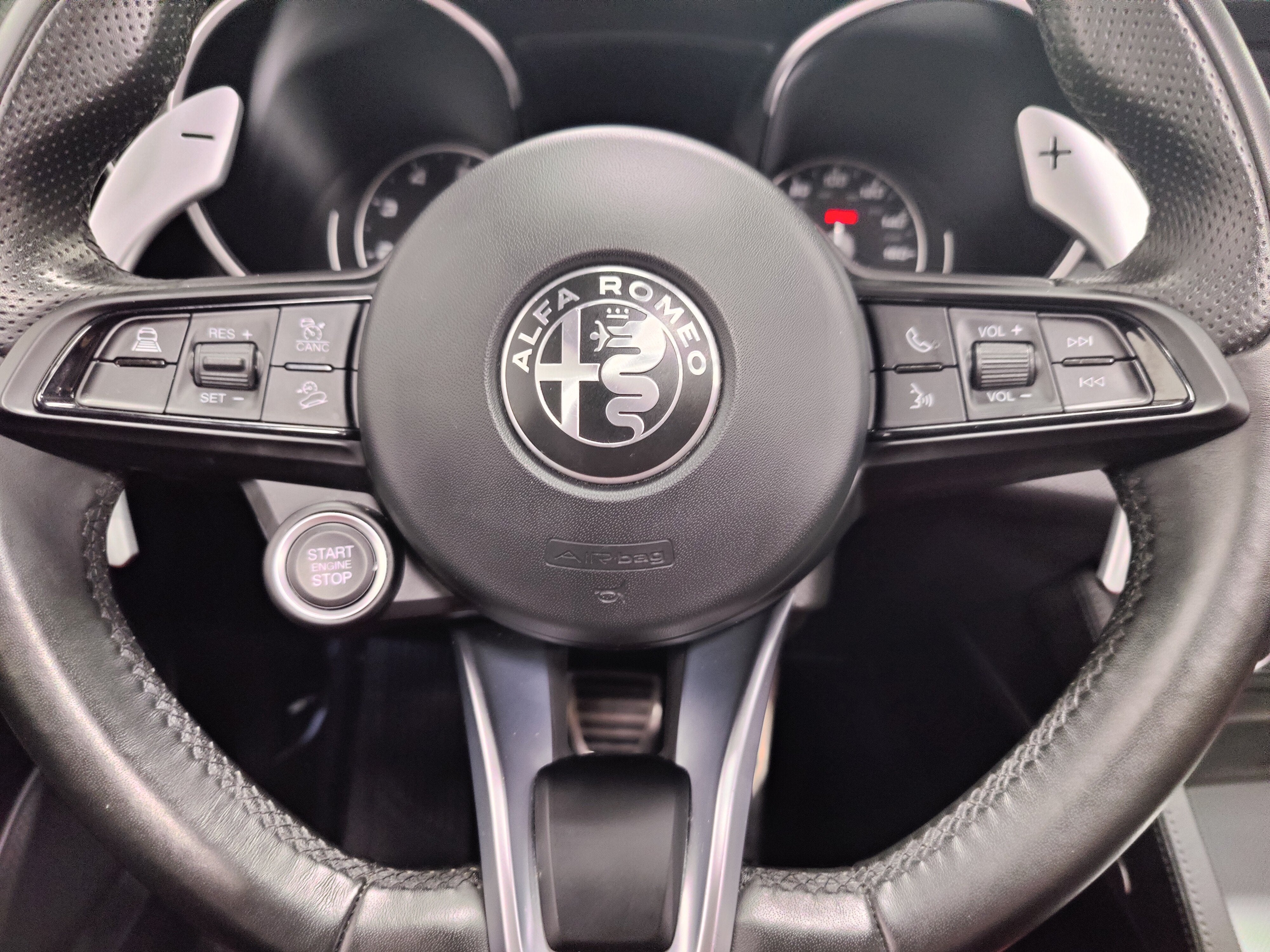 2023 Alfa Romeo Stelvio Veloce AWD w/Sunroof & Nav
