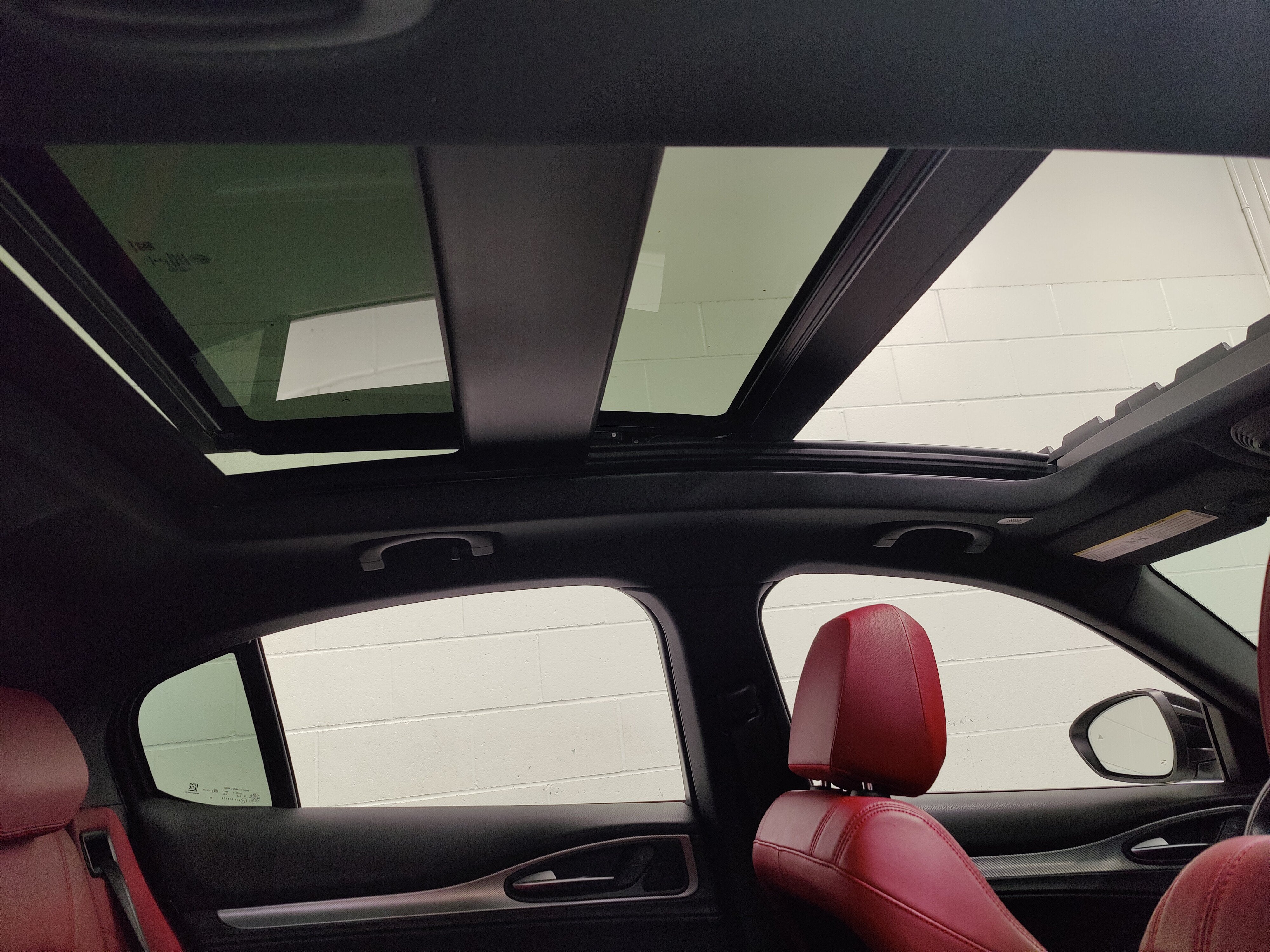 2023 Alfa Romeo Stelvio Veloce AWD w/Sunroof & Nav