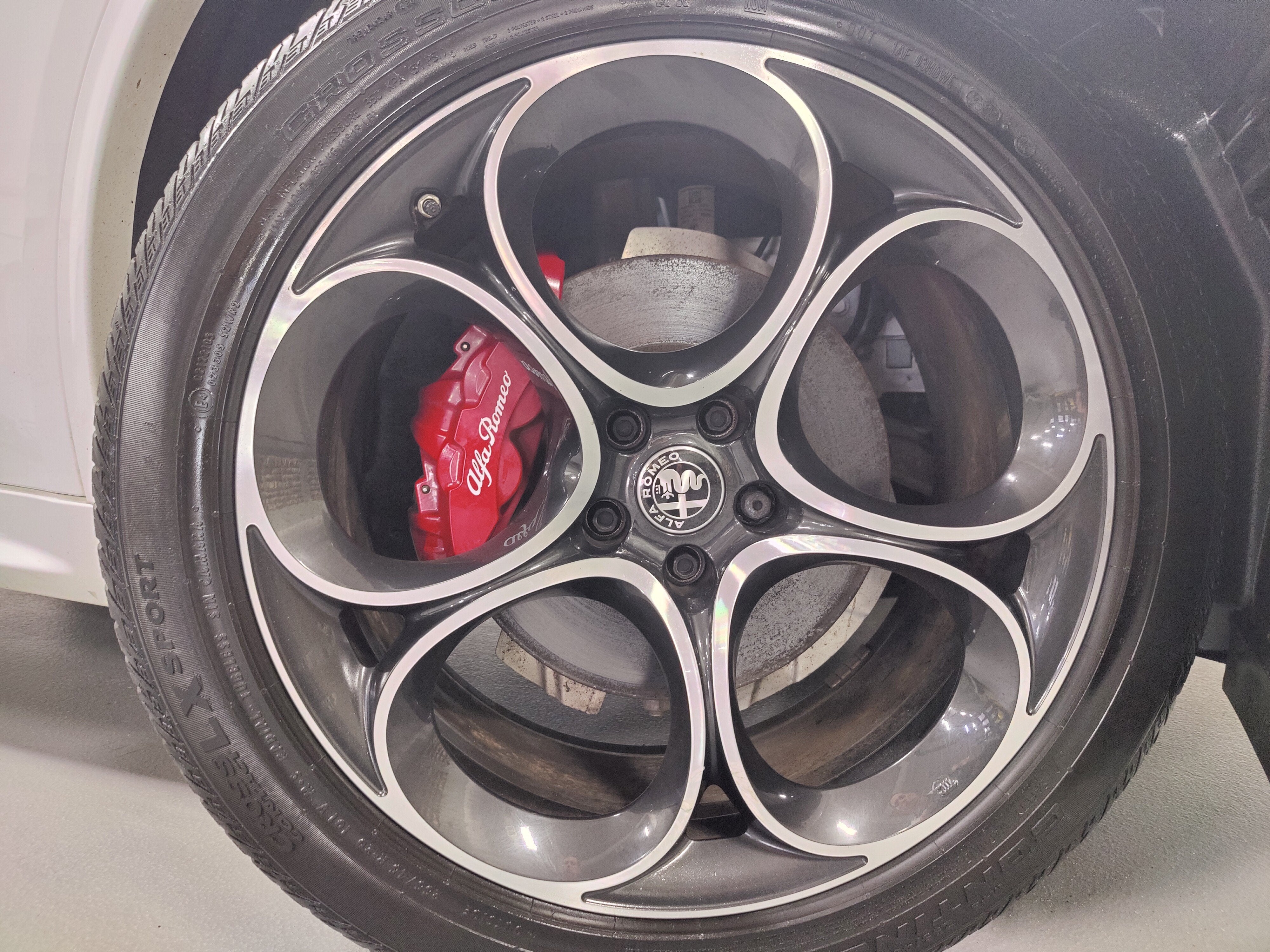 2023 Alfa Romeo Stelvio Veloce AWD w/Sunroof & Nav