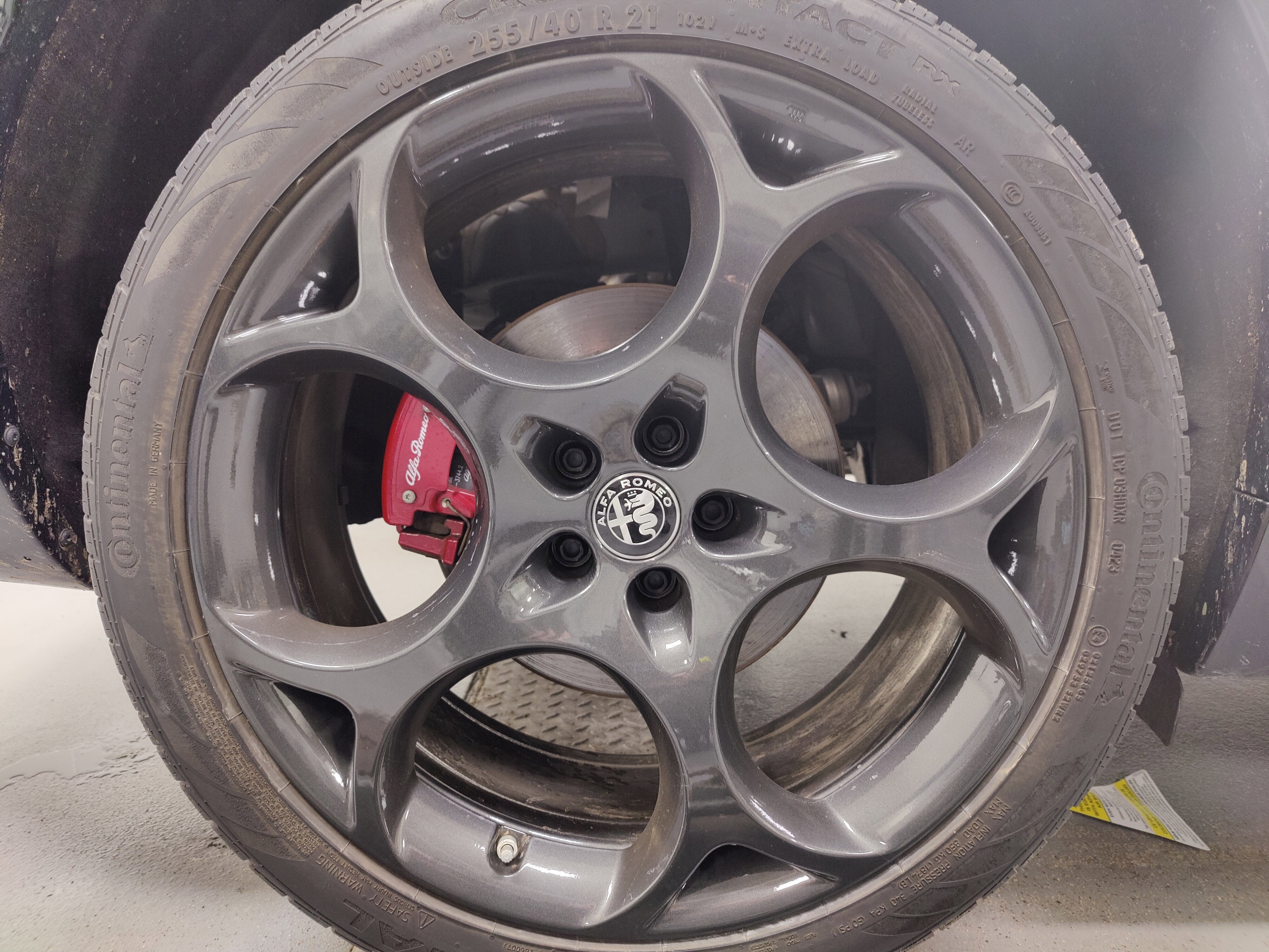 2024 Alfa Romeo Stelvio Veloce AWD w/Sunroof/Nav