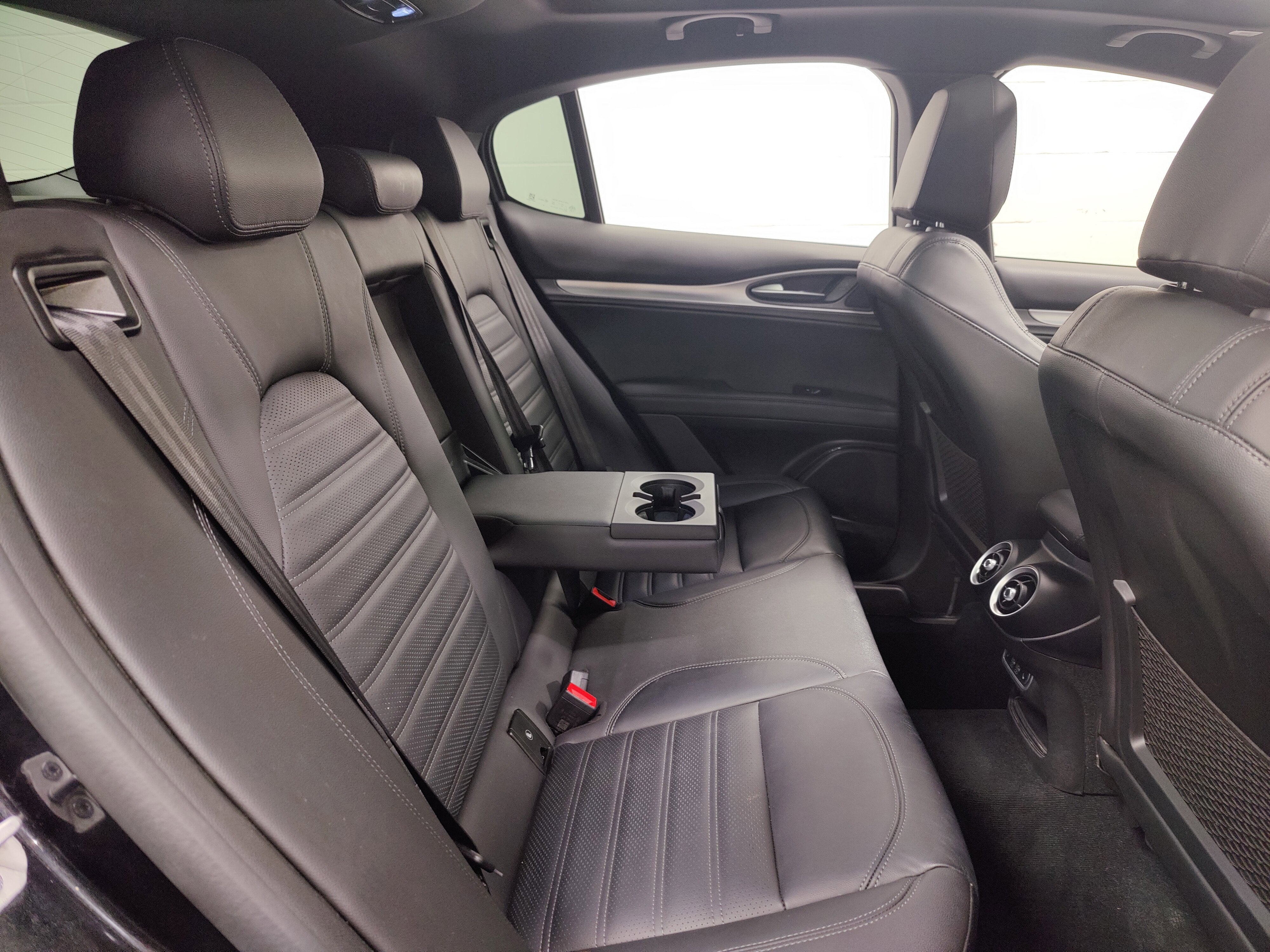 2024 Alfa Romeo Stelvio Veloce AWD w/Sunroof/Nav