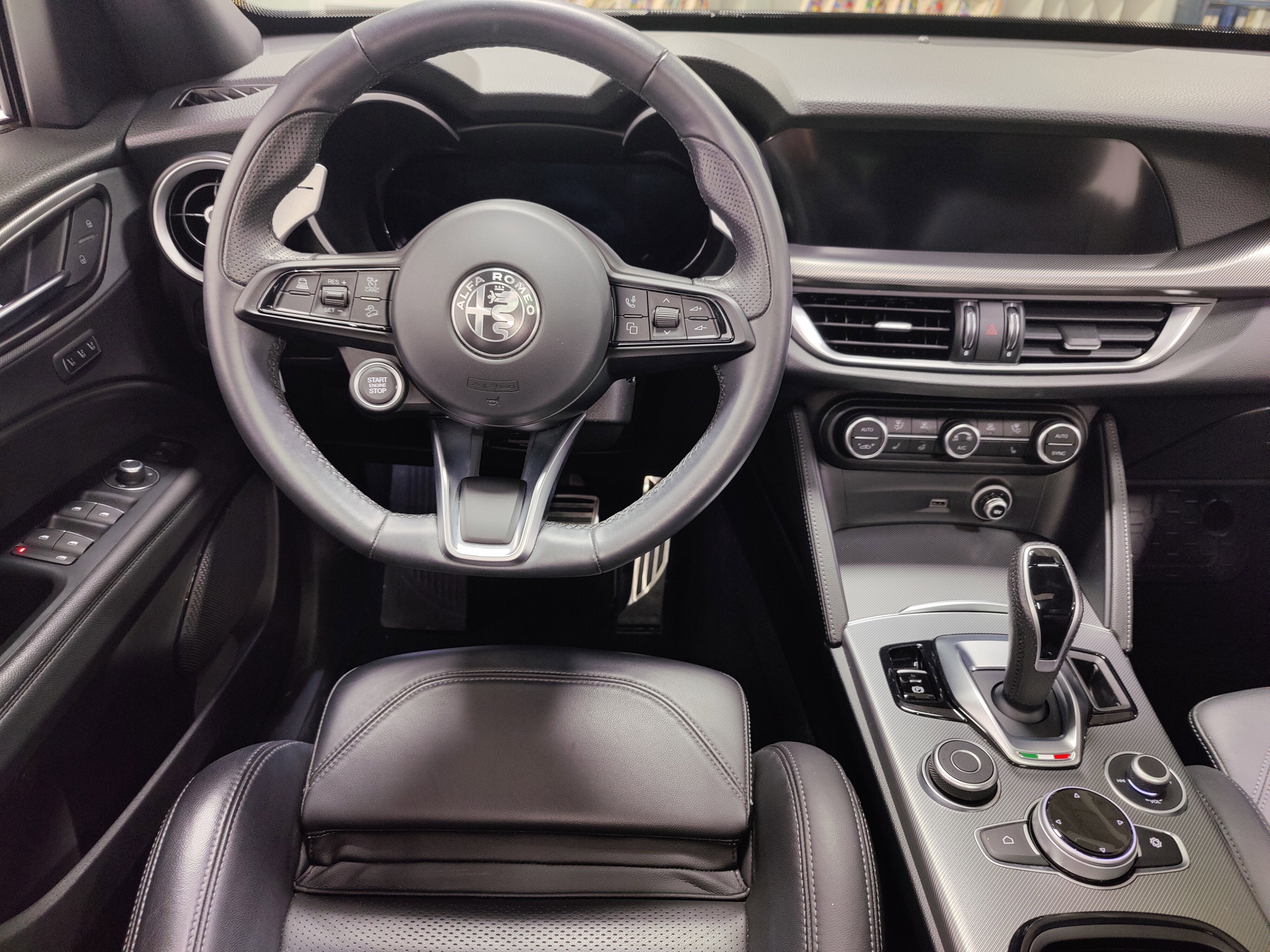 2024 Alfa Romeo Stelvio Veloce AWD w/Sunroof/Nav