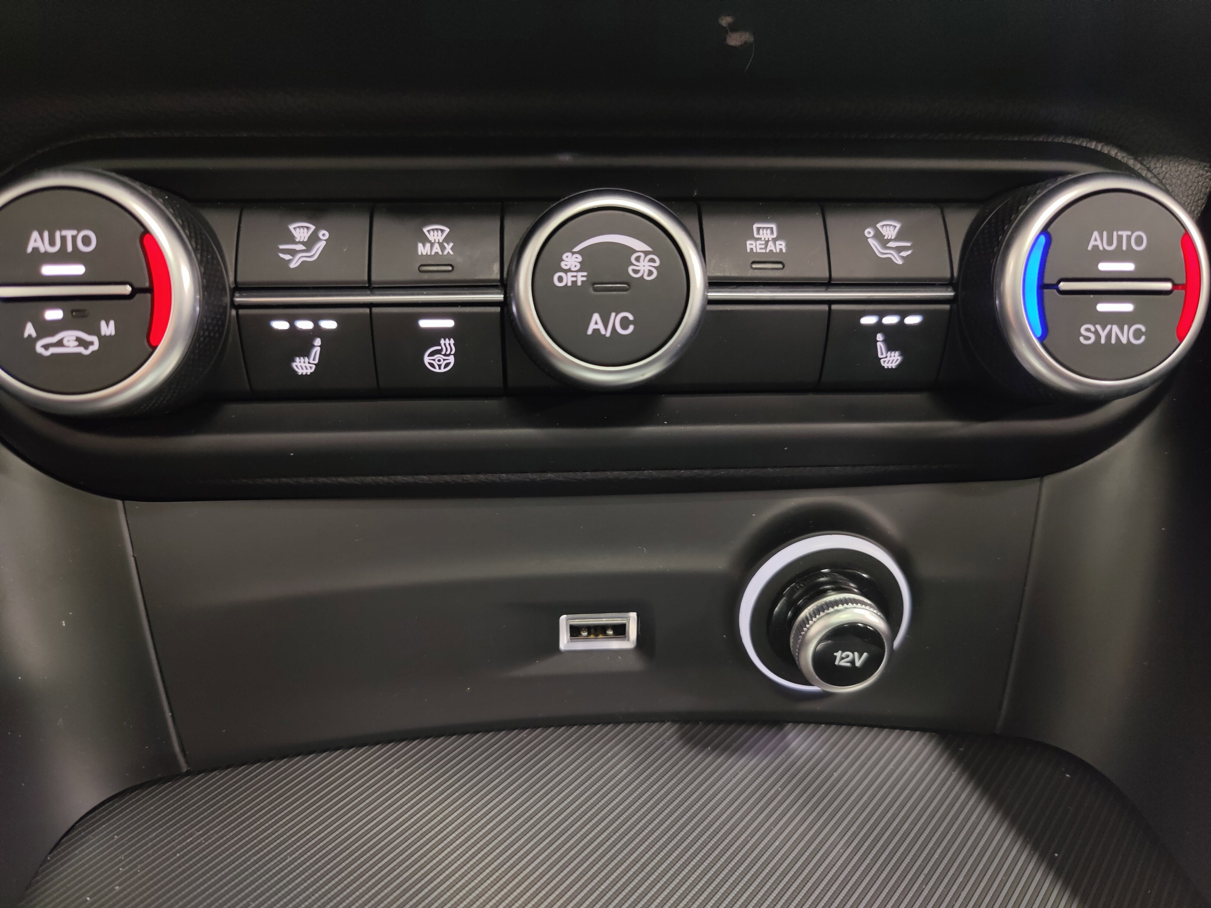 2024 Alfa Romeo Stelvio Veloce AWD w/Sunroof/Nav