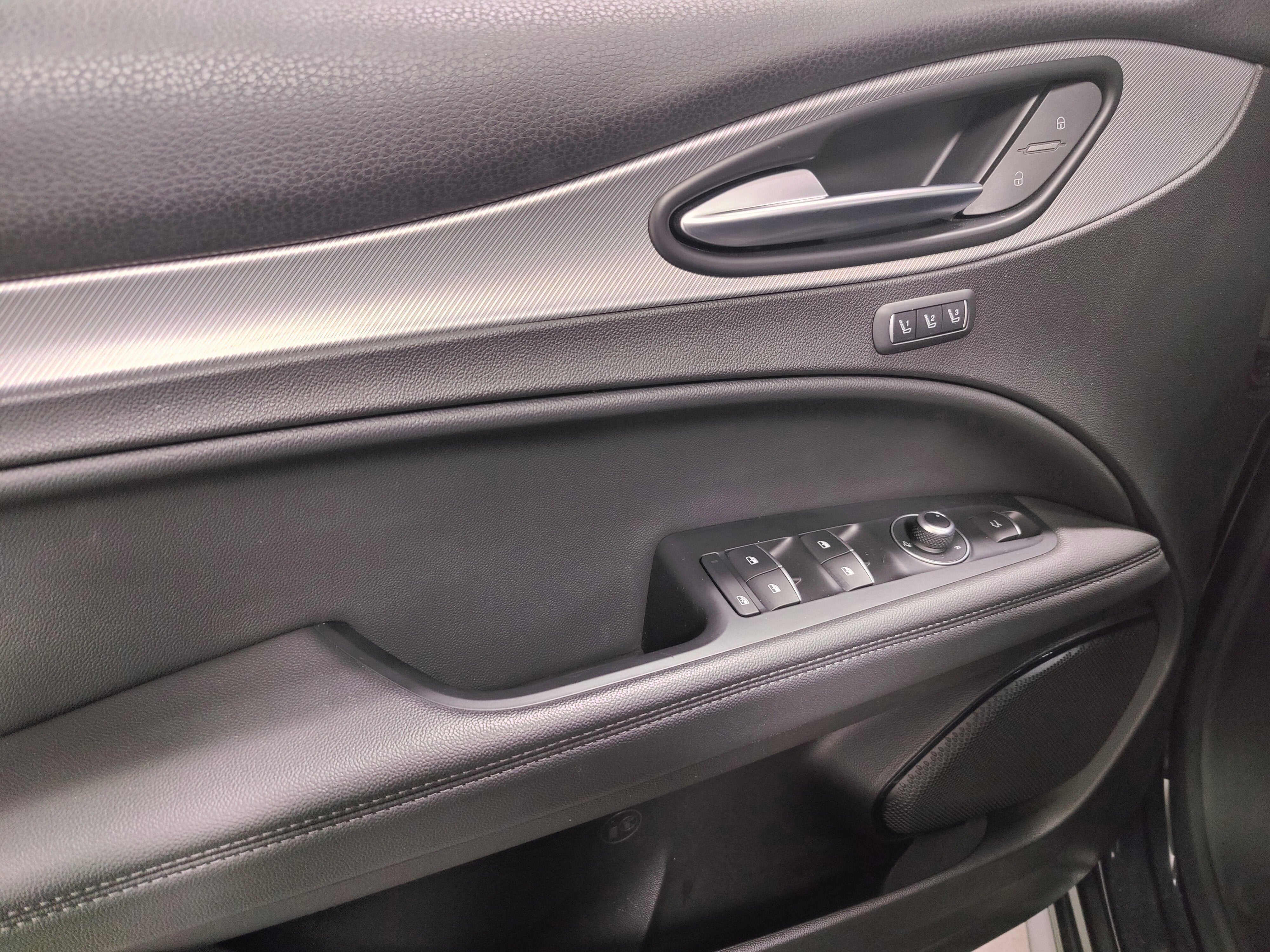 2024 Alfa Romeo Stelvio Veloce AWD w/Sunroof/Nav