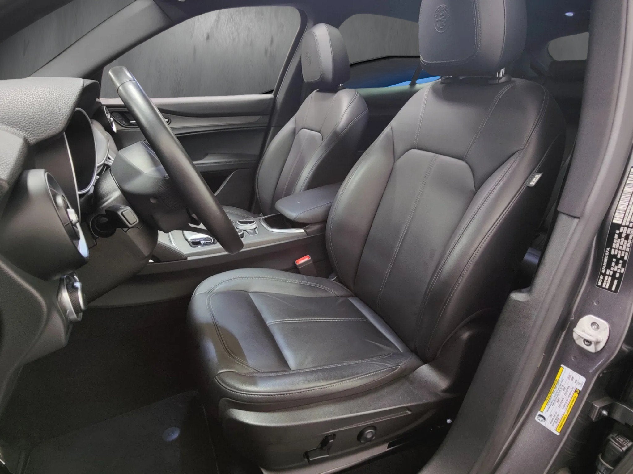 2022 Alfa Romeo Stelvio Ti AWD w/Sunroof & Nav
