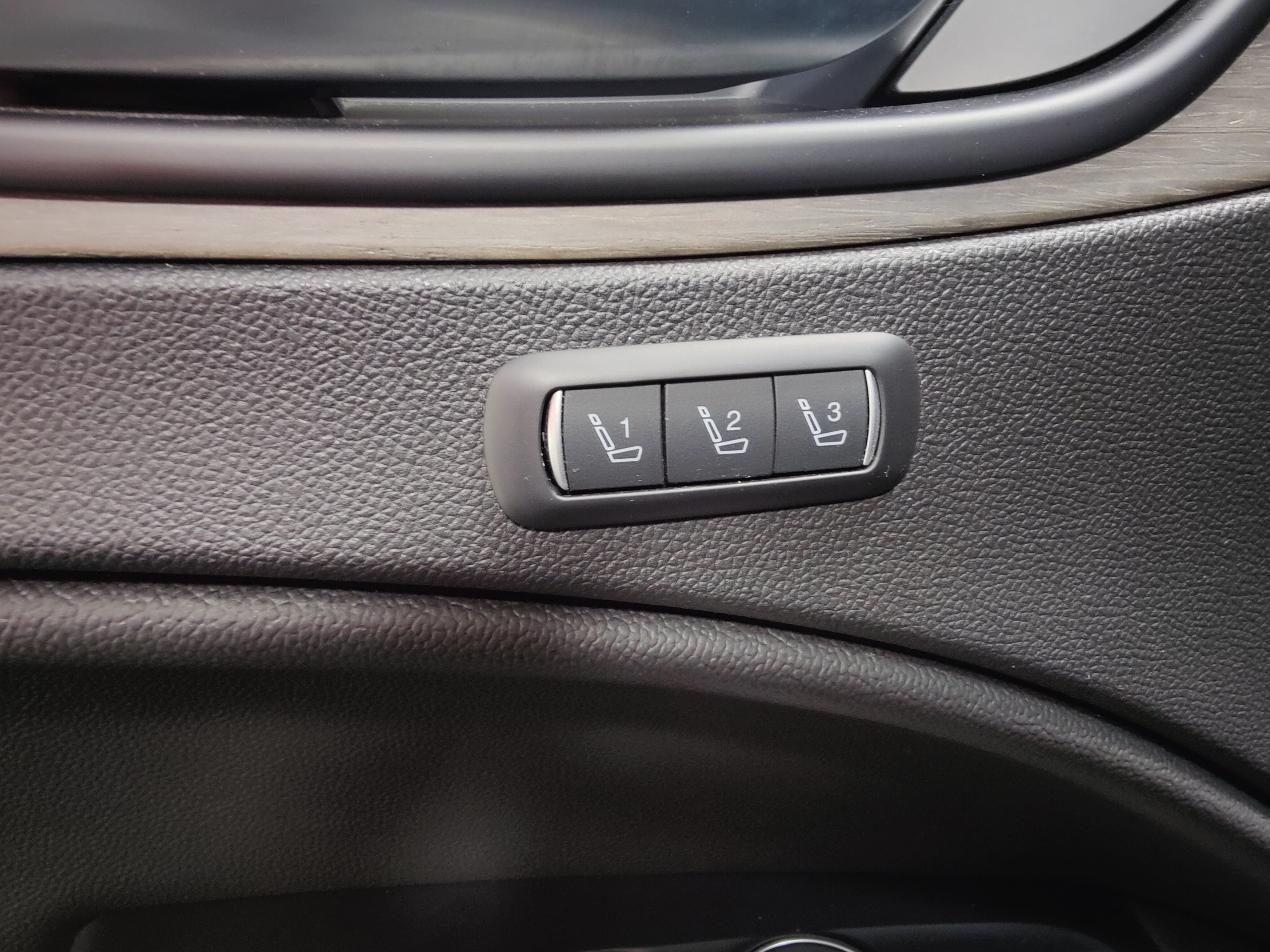 2022 Alfa Romeo Stelvio Ti AWD w/Sunroof & Nav
