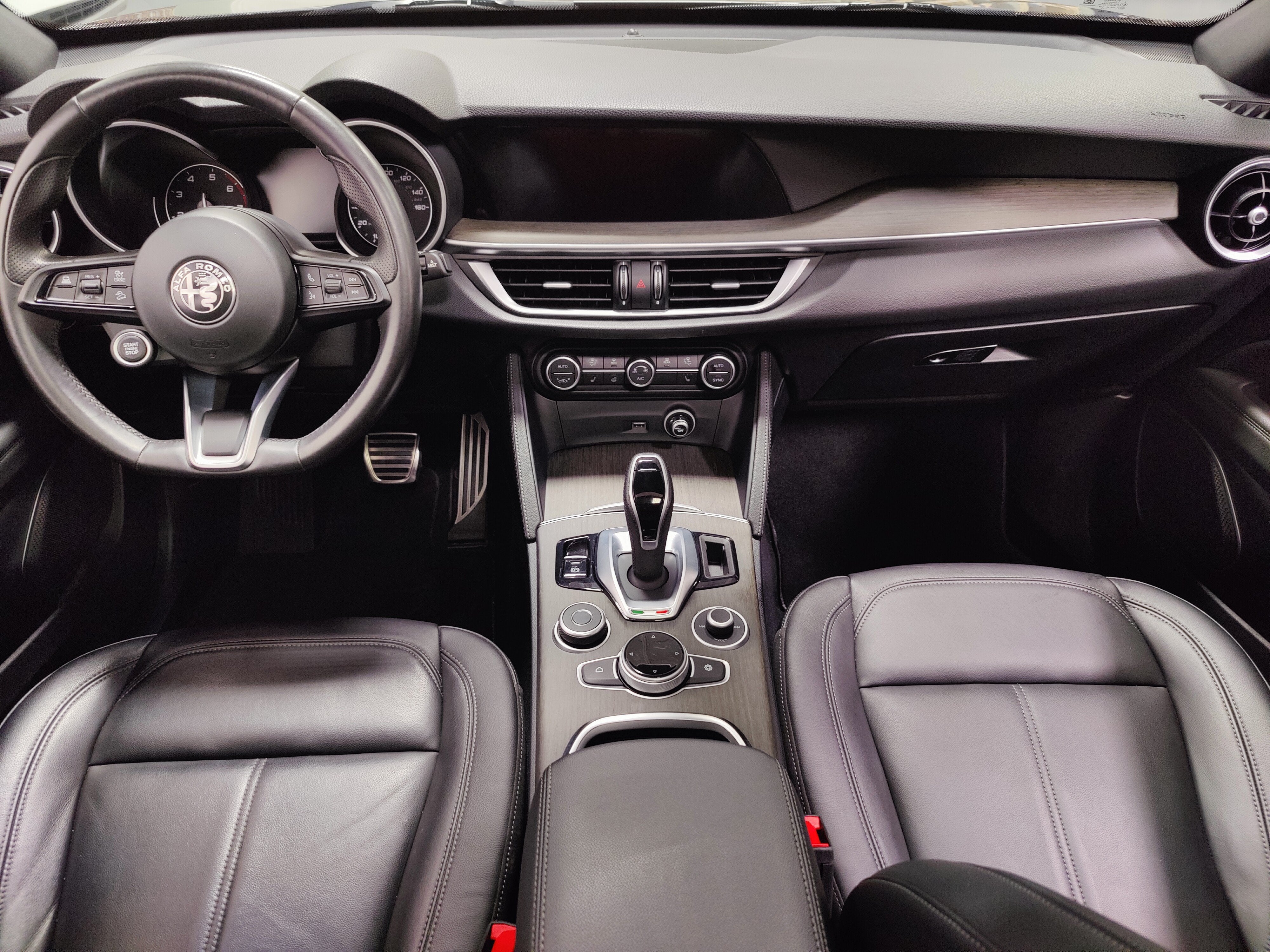 2022 Alfa Romeo Stelvio Ti AWD w/Sunroof & Nav