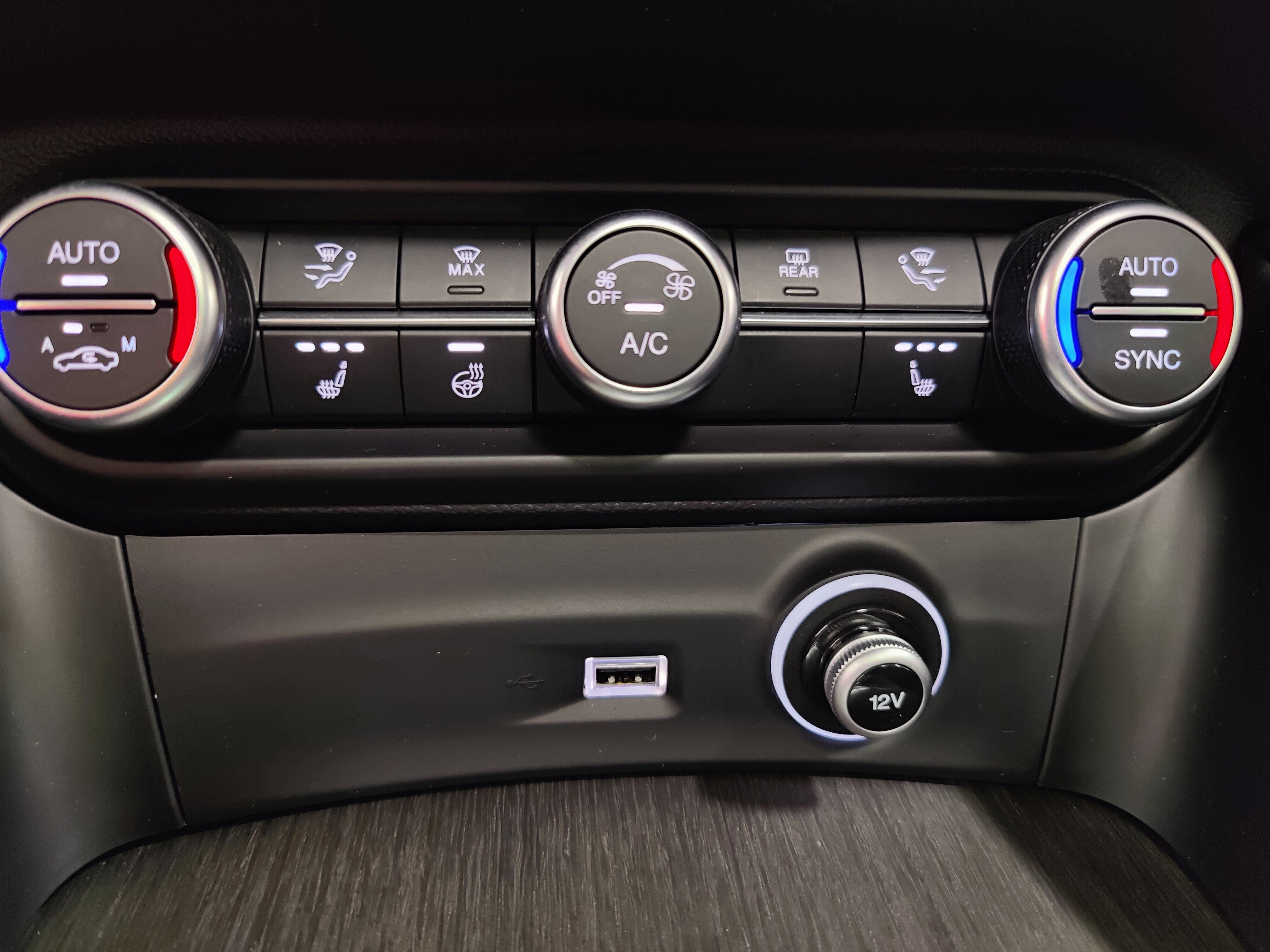 2022 Alfa Romeo Stelvio Ti AWD w/Sunroof & Nav