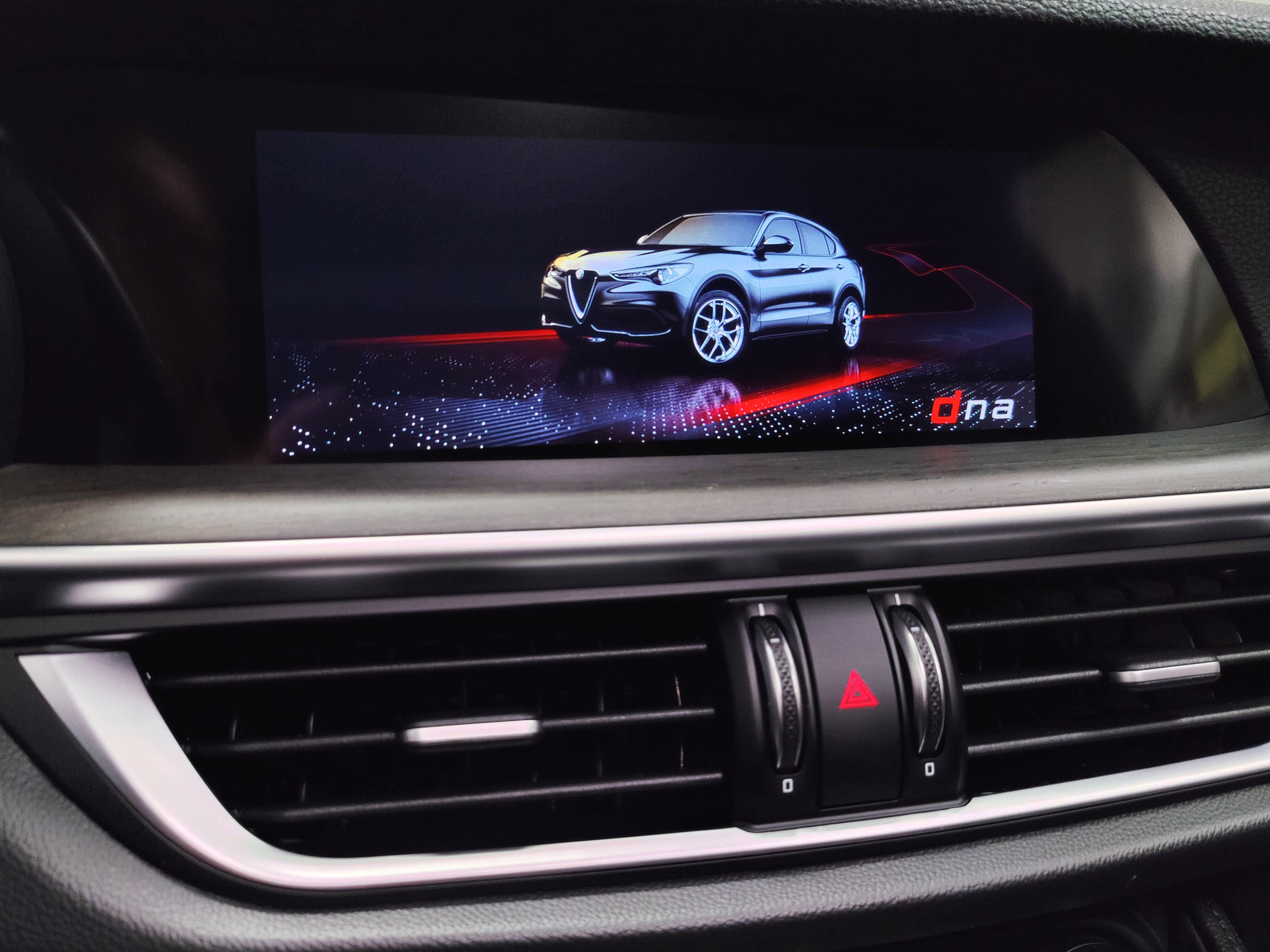 2022 Alfa Romeo Stelvio Ti AWD w/Sunroof & Nav